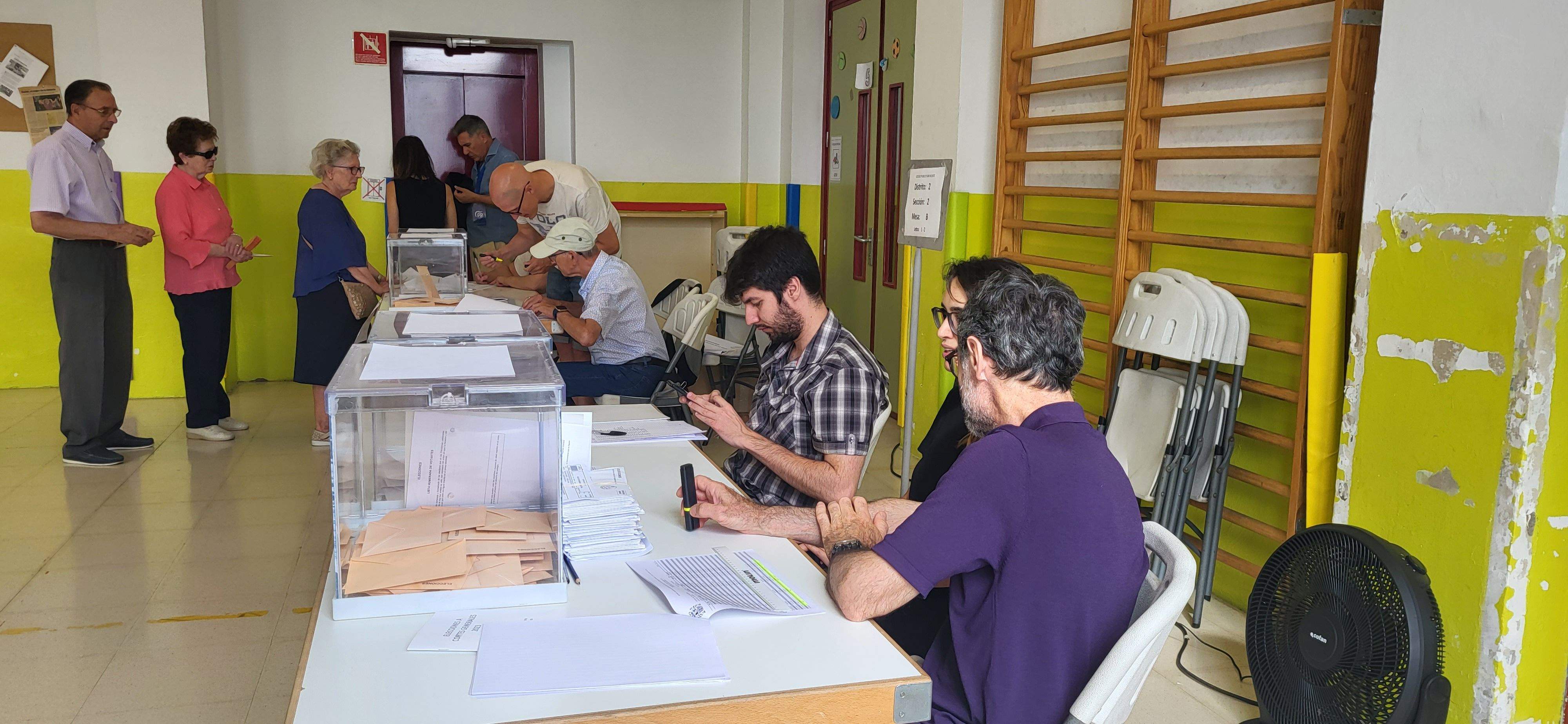 Votaciones en las elecciones generales del 23J en el colegio San Vicente. Foto: Mercedes Manterola