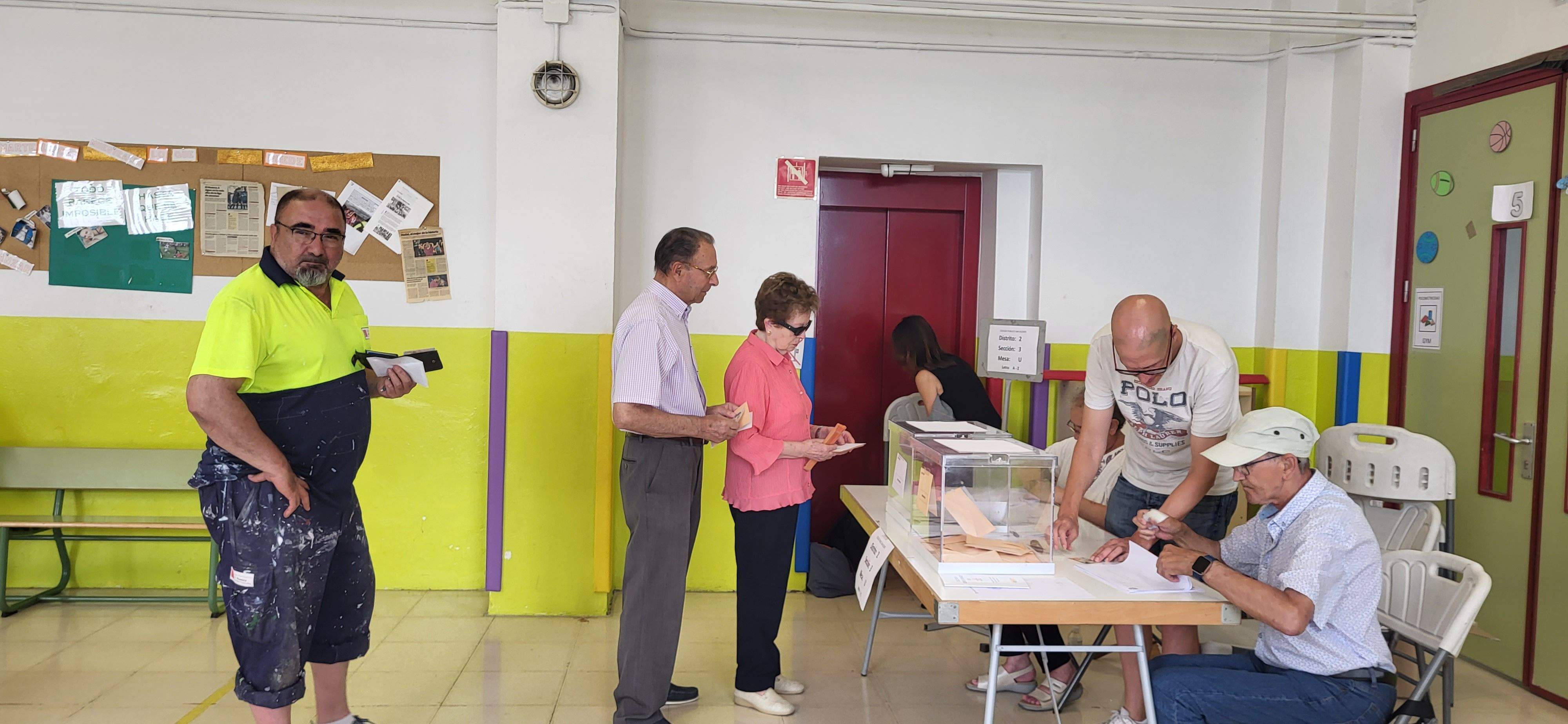 Votaciones en las elecciones generales del 23J en el colegio San Vicente. Foto: Mercedes Manterola