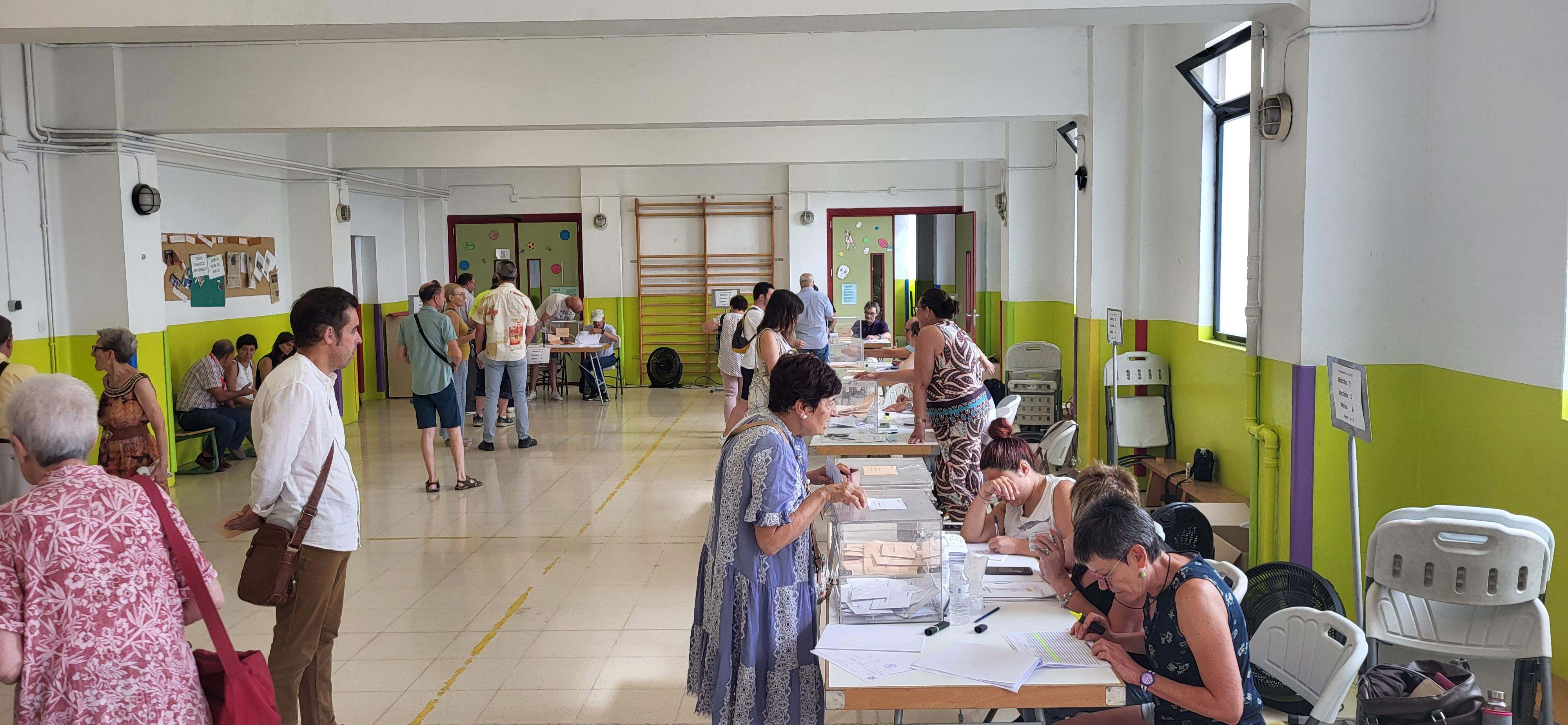 Votaciones en las elecciones generales del 23J en el colegio San Vicente. Foto: Mercedes Manterola