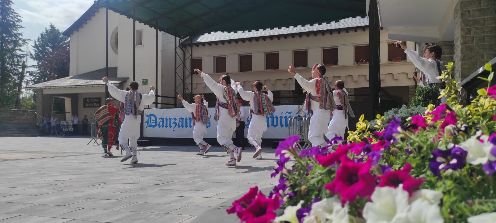 Décimo Encuentro de Dances en las fiestas de Sabiñánigo.