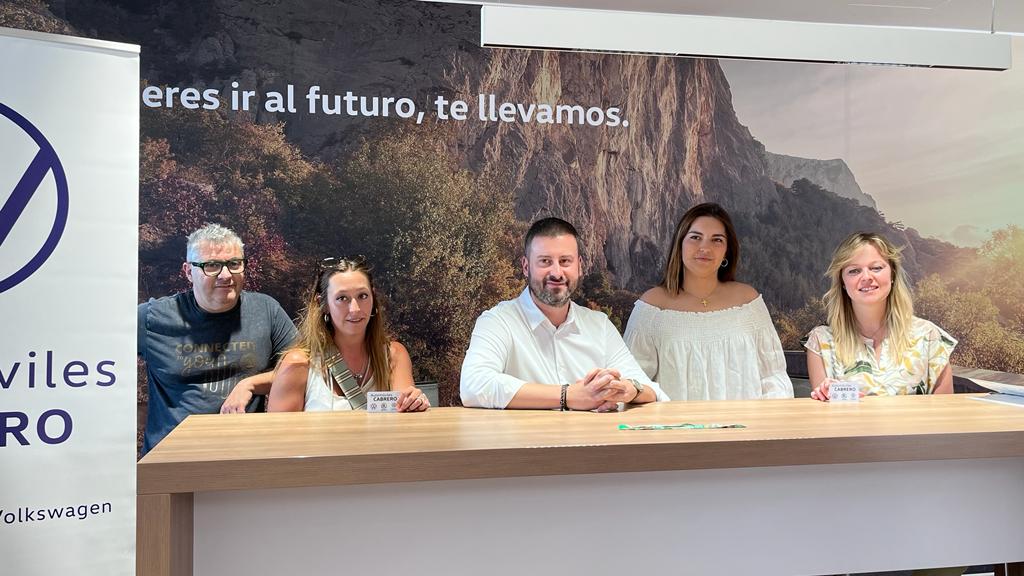 Roberto Latre, Mónica Leiva, Abel Navales, Inés Urieta y Jeny Iglesias, en la presentación de la campaña de socios de las peñas.