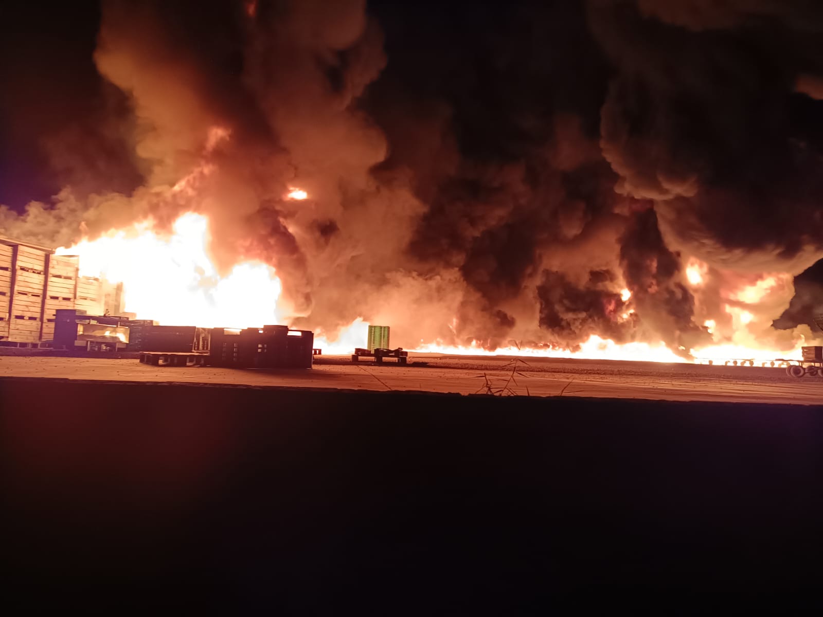 Incendio en unas granjas de terneros en Fraga