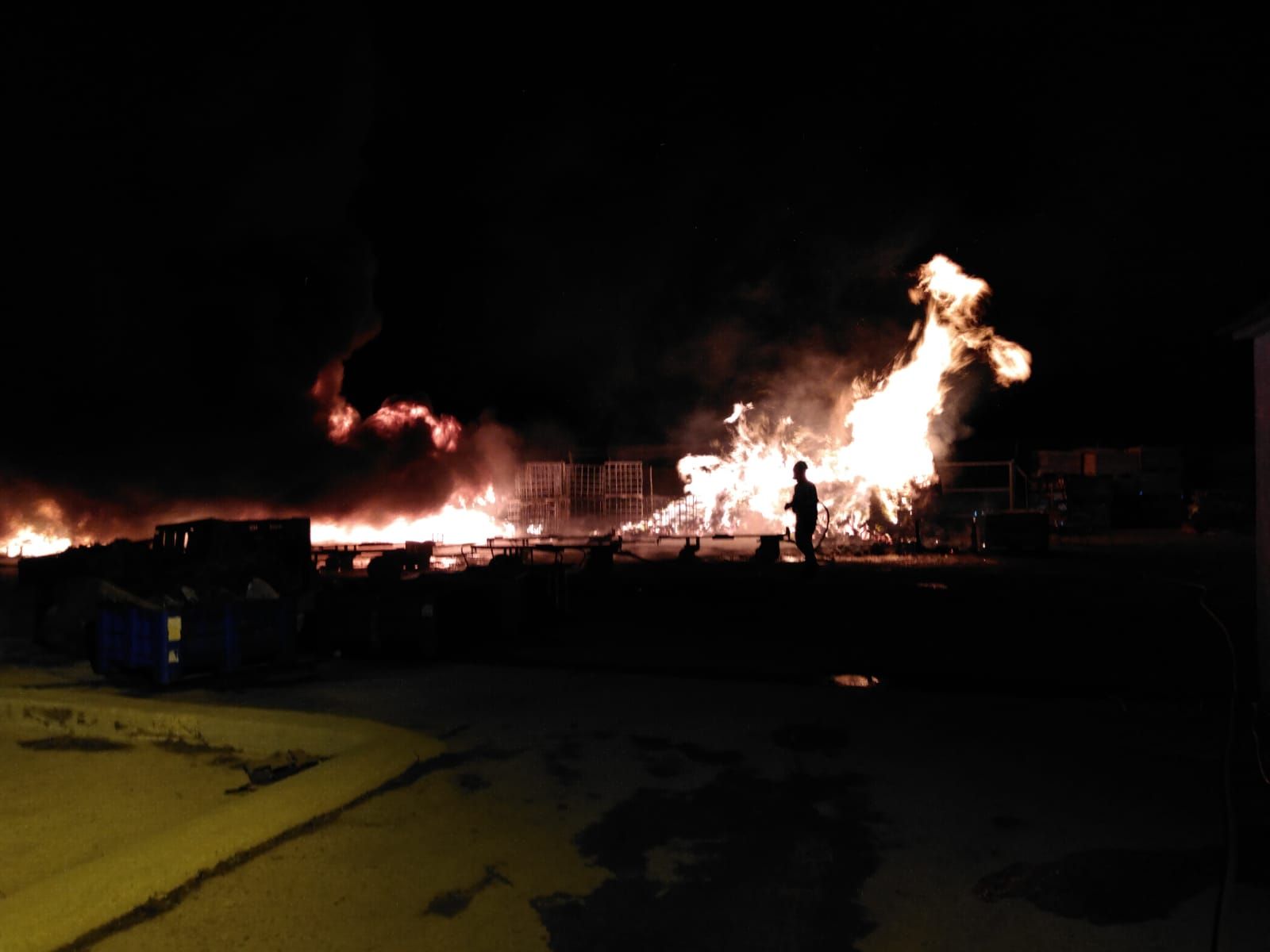 Incendio en unas granjas de Fraga