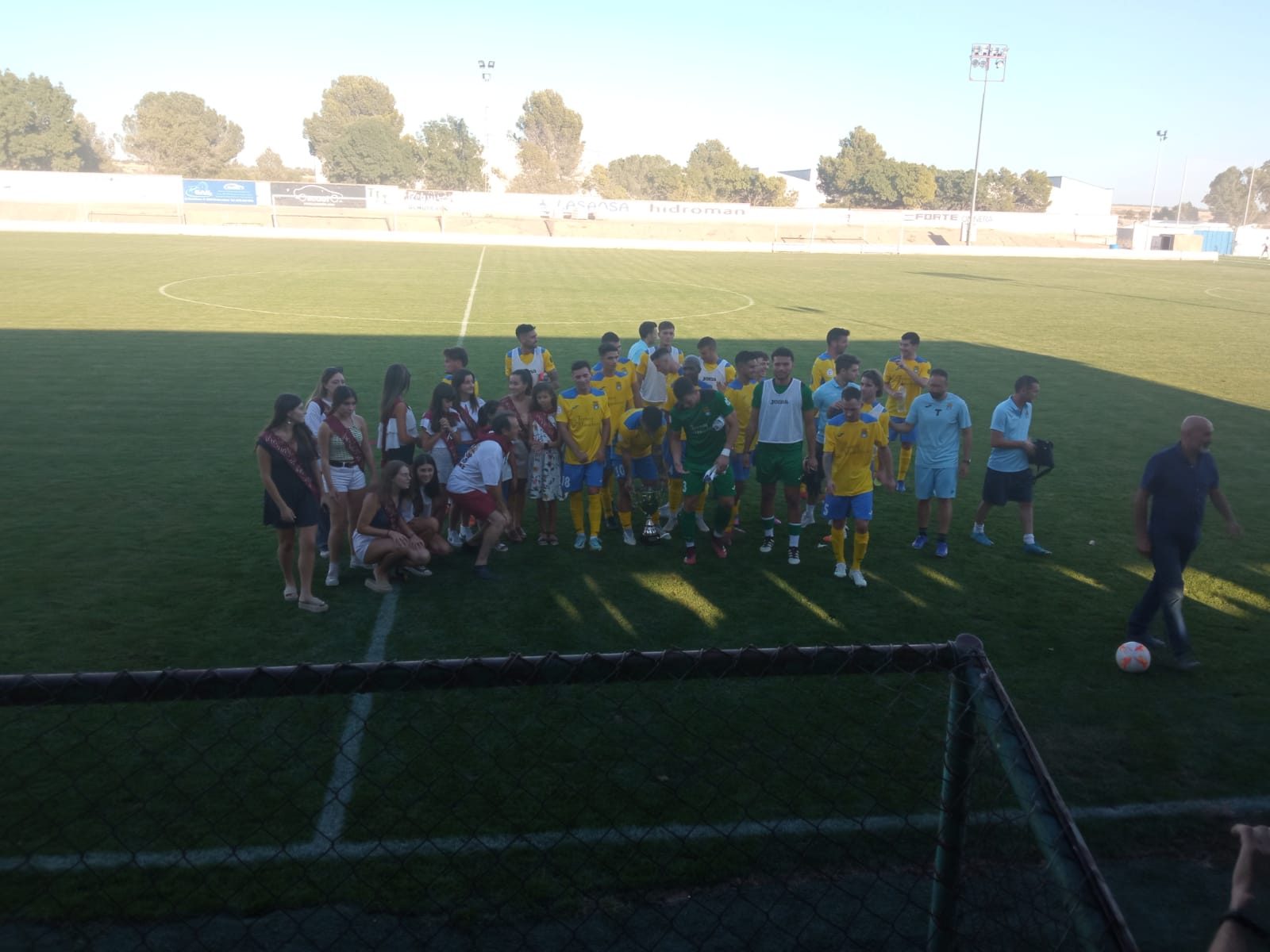 Partido entre el Almudévar y el Illueca (4-0)