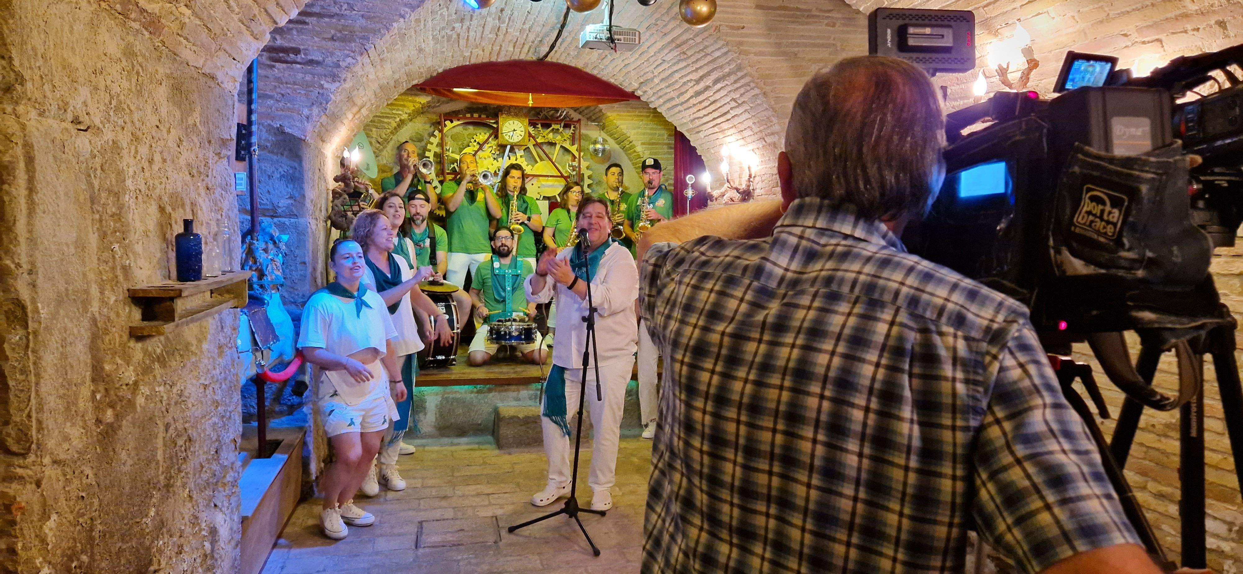 Grabación del vídeo de Toño Julve en La Confianza. Foto Myriam Martínez