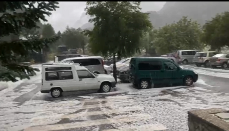 Granizo en el Hospital de Benasque.
