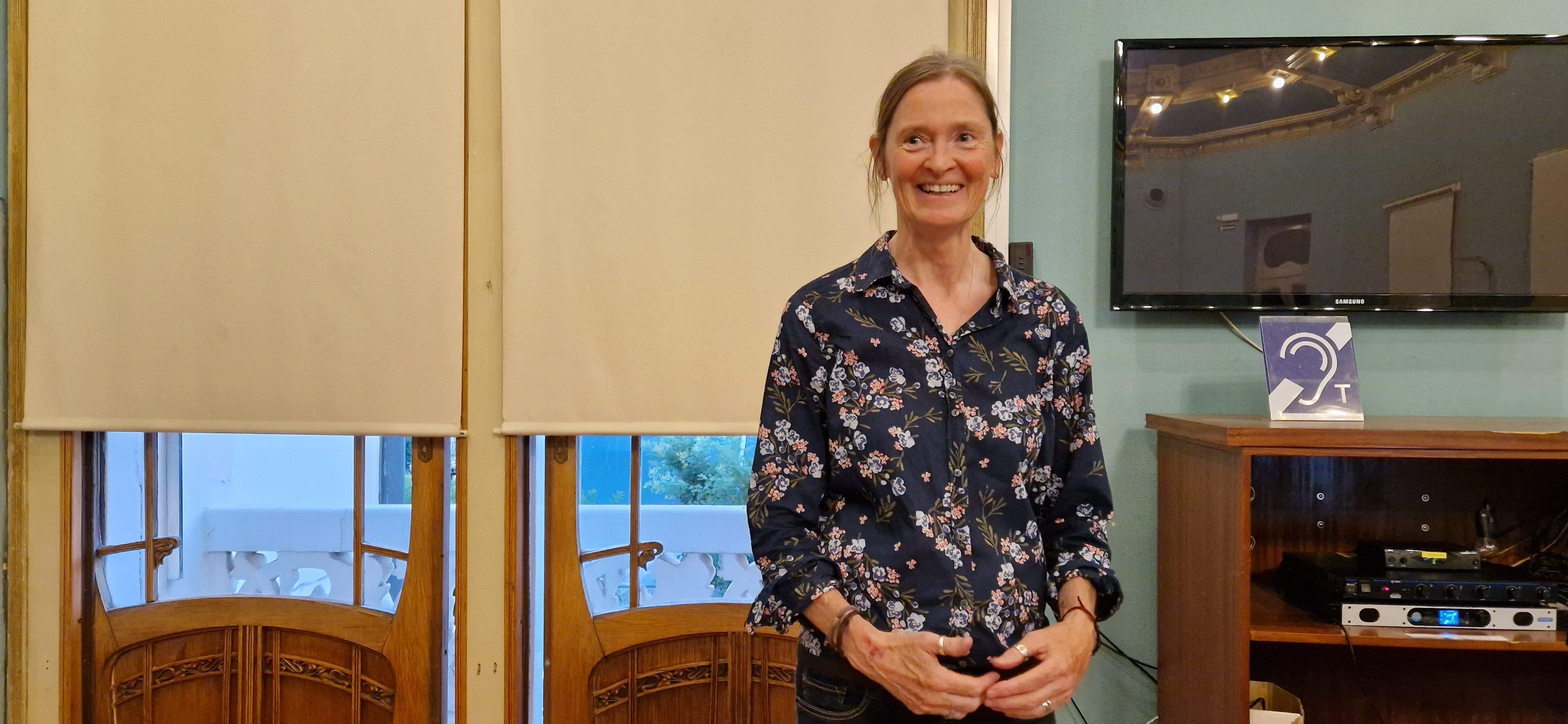 Teresa Murray, en el Salón Azul del Casino de Huesca. Foto Myriam Martínez