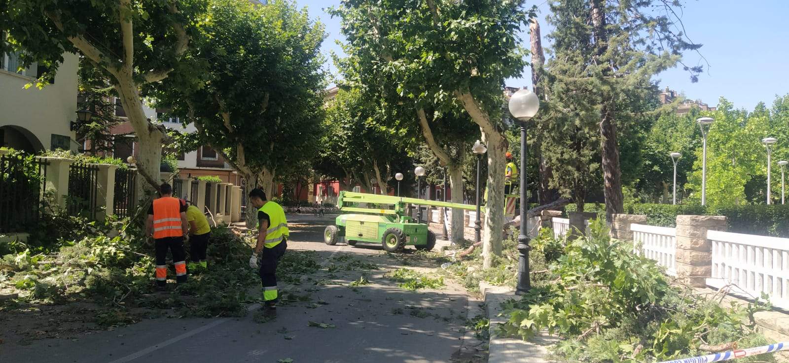 Afecciones de la tormenta de este jueves en Huesca. Foto Joaquín Santafé