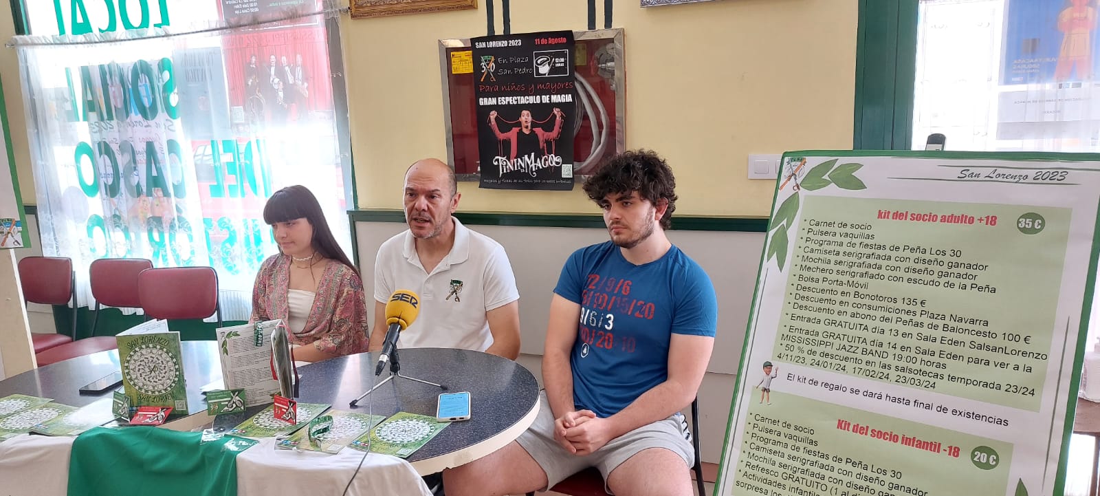 Tomás Hernández, entre Soraya Sánchez y Javier Conde.