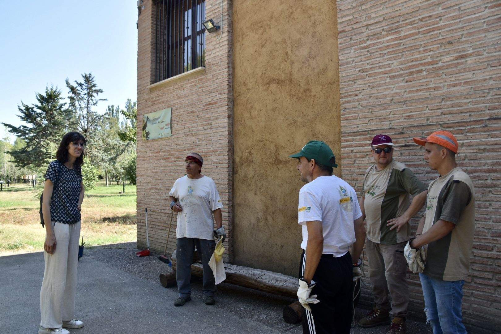 Voluntarios de Valentia trabajan en el CEIM Pinzana de Monzón.