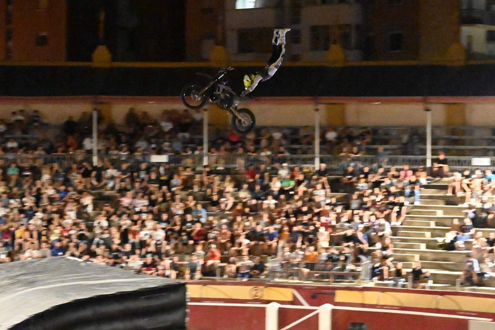 Espectáculo de Freestyle en la Plaza de Toros de Huesca. Foto Carlos Jalle