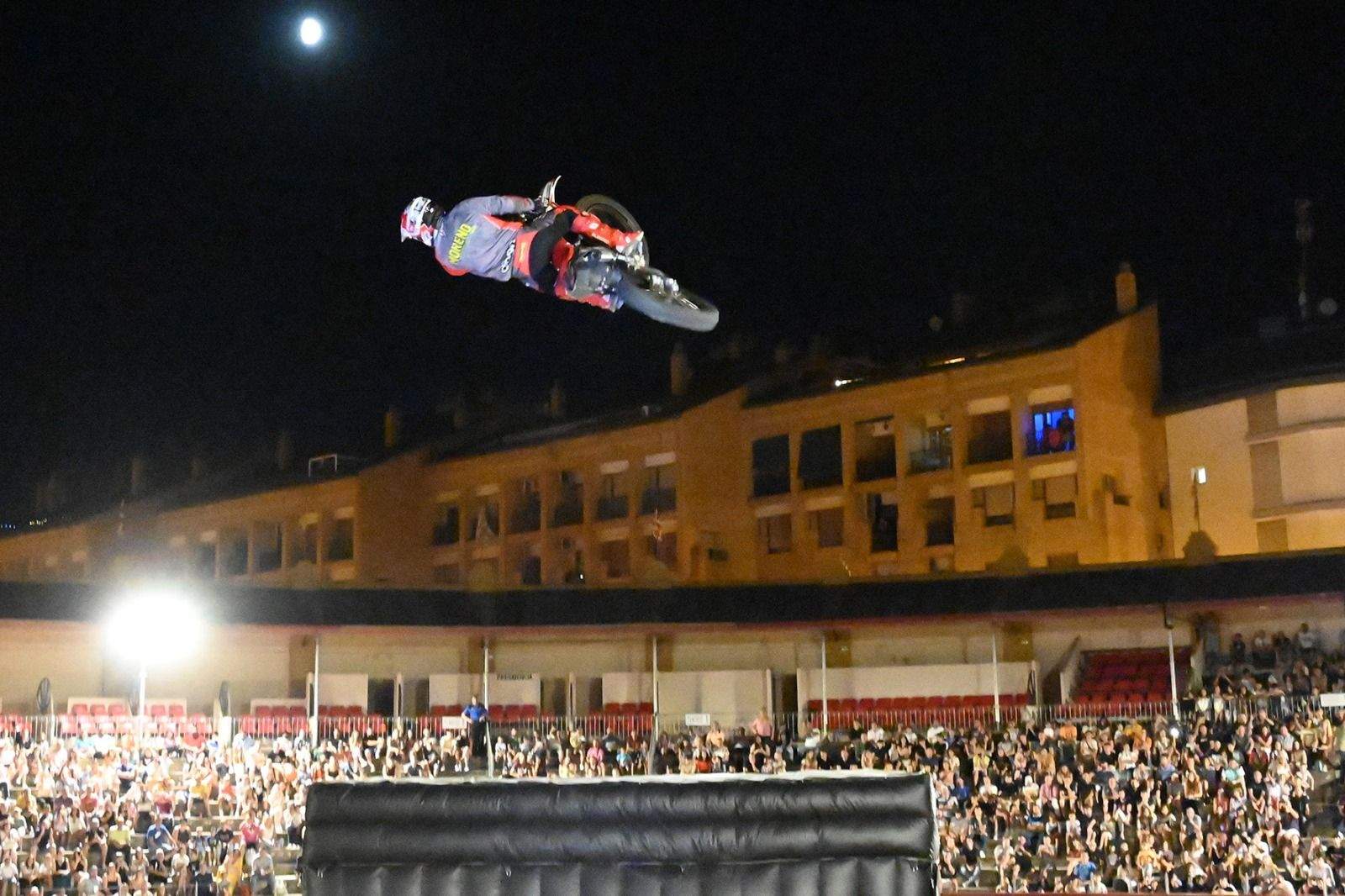 Espectáculo de Freestyle en la Plaza de Toros de Huesca. Foto Carlos Jalle