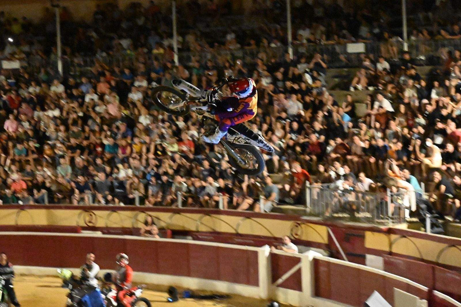 Espectáculo de Freestyle en la Plaza de Toros de Huesca. Foto Carlos Jalle