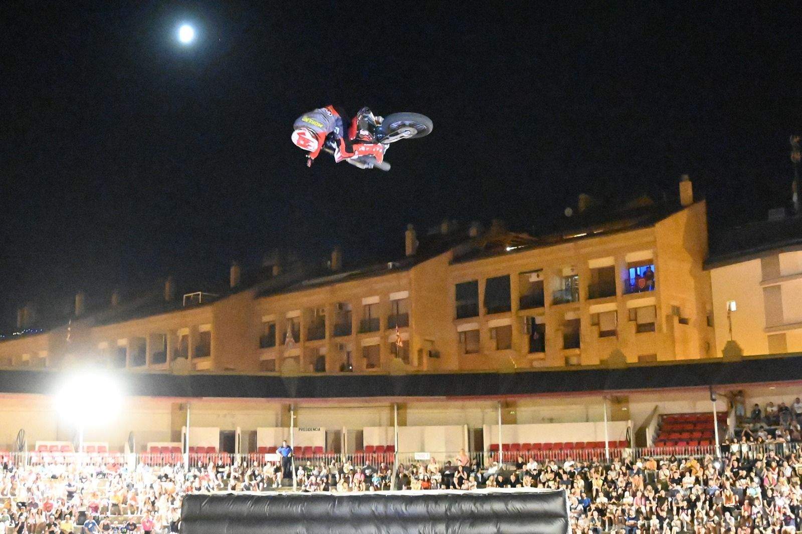 Espectáculo de Freestyle en la Plaza de Toros de Huesca. Foto Carlos Jalle