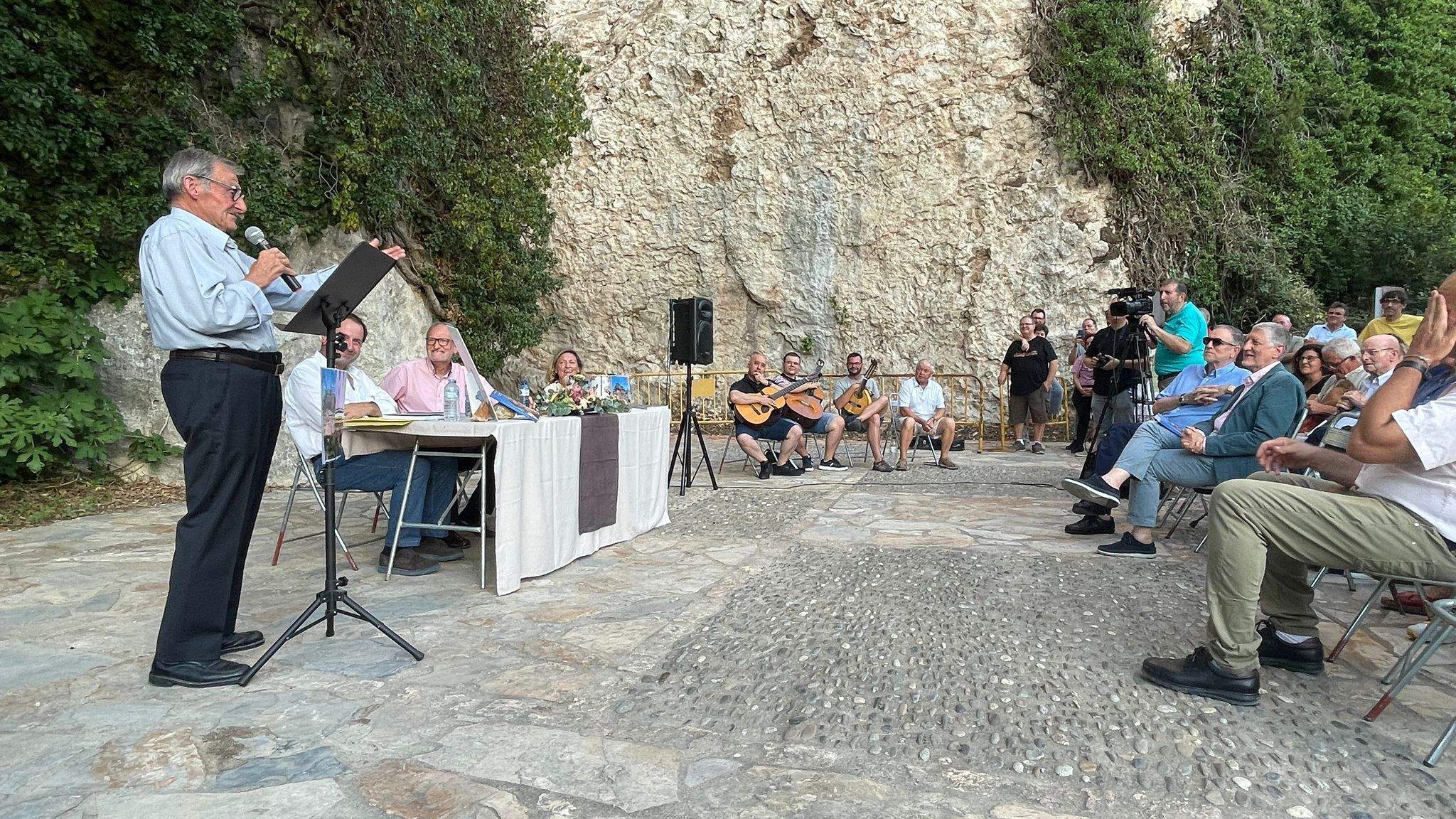Presentación del libro sobre el cura José María Cabrero Bastarás. Foto Ignacio Almudévar