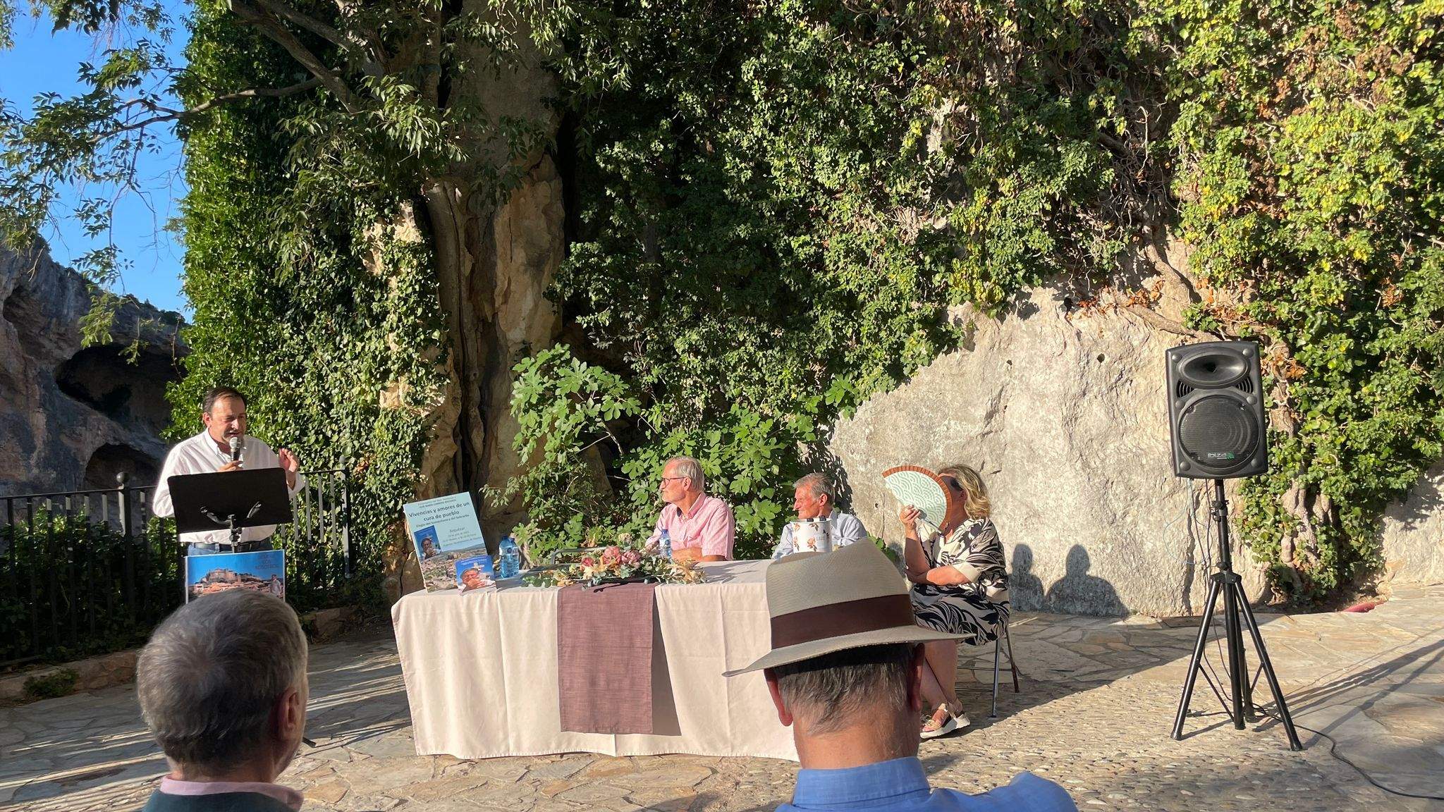 Presentación del libro sobre el cura José María Cabrero Bastarás. Foto Ignacio Almudévar