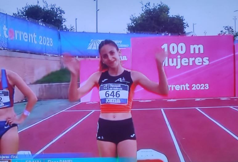 Elena Daniel, bronce, en la salida de la final