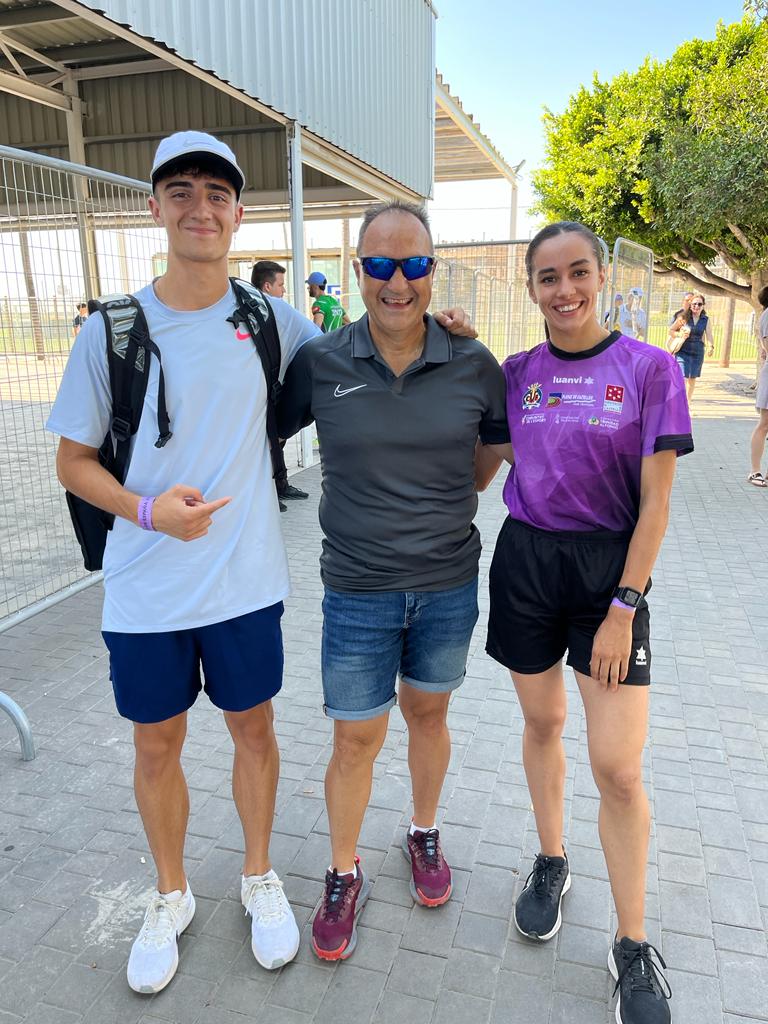 Pol Oriach y Naima Ait con Phondy