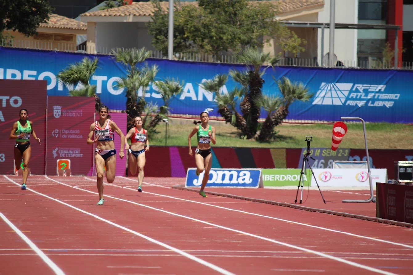 Teresa Santolaria y Ana Flores en 400 