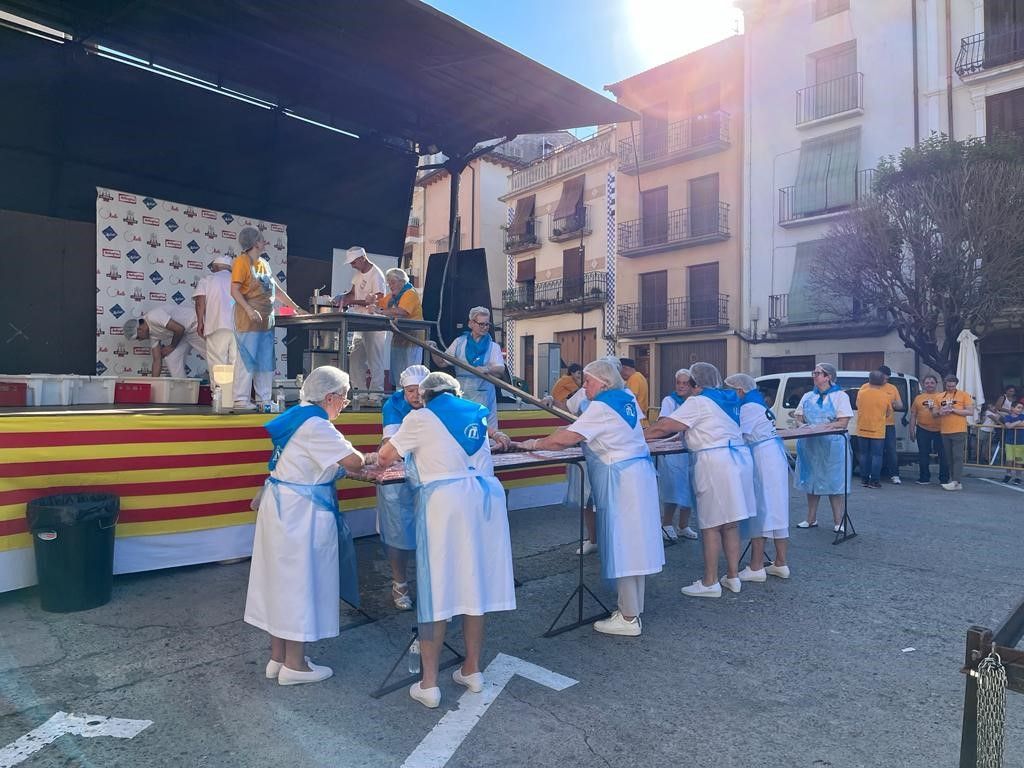 Elaboración de la longaniza con pulcritud y presteza. Foto Adrián Mora