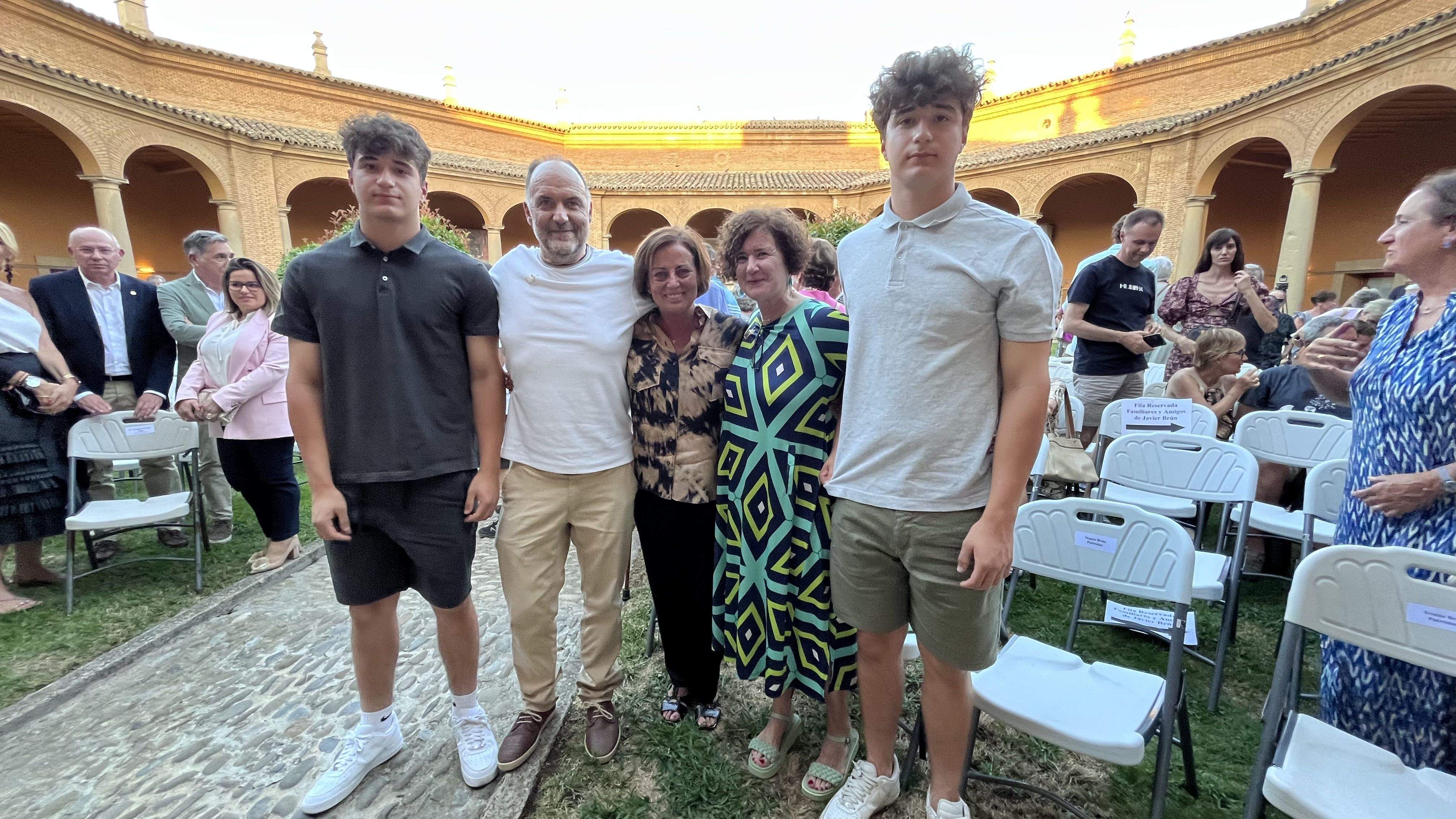  Parrilla de Oro de la ciudad de Huesca a Luis Lles y Javier Brun. Foto: Mercedes Manterola
