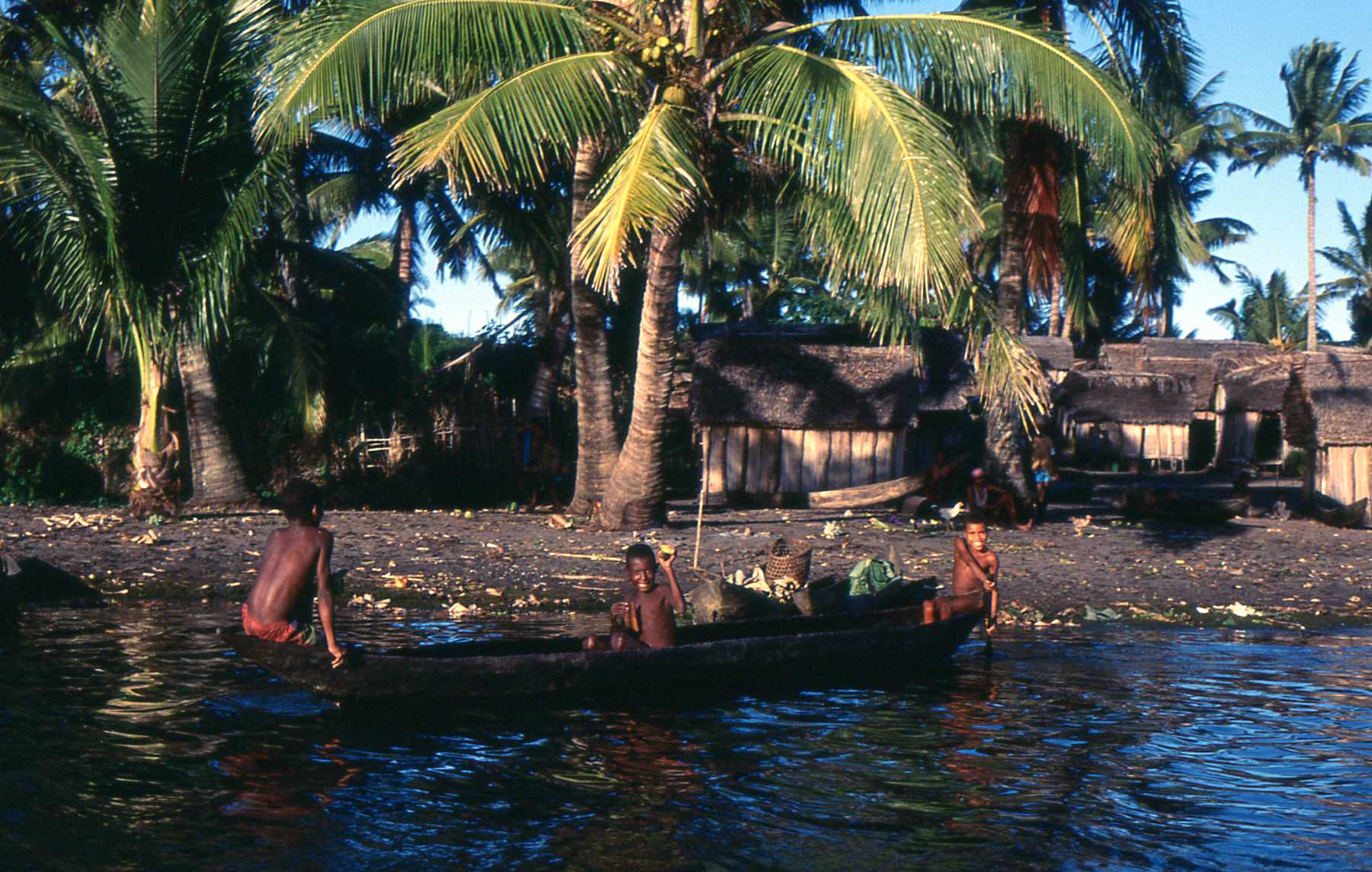 Imágenes del viaje de Marco Pascual por el canal de Pangalanes, en Madagascar