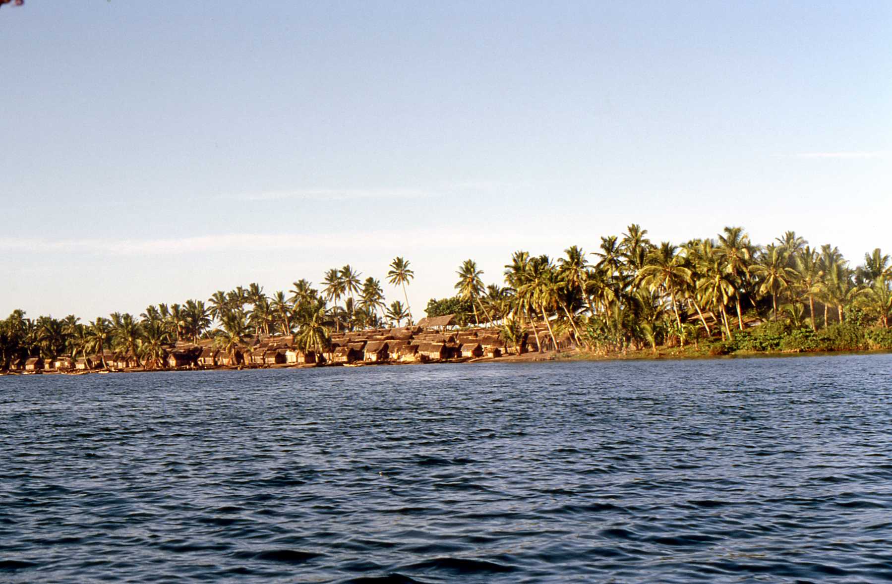 Imágenes del viaje de Marco Pascual por el canal de Pangalanes, en Madagascar