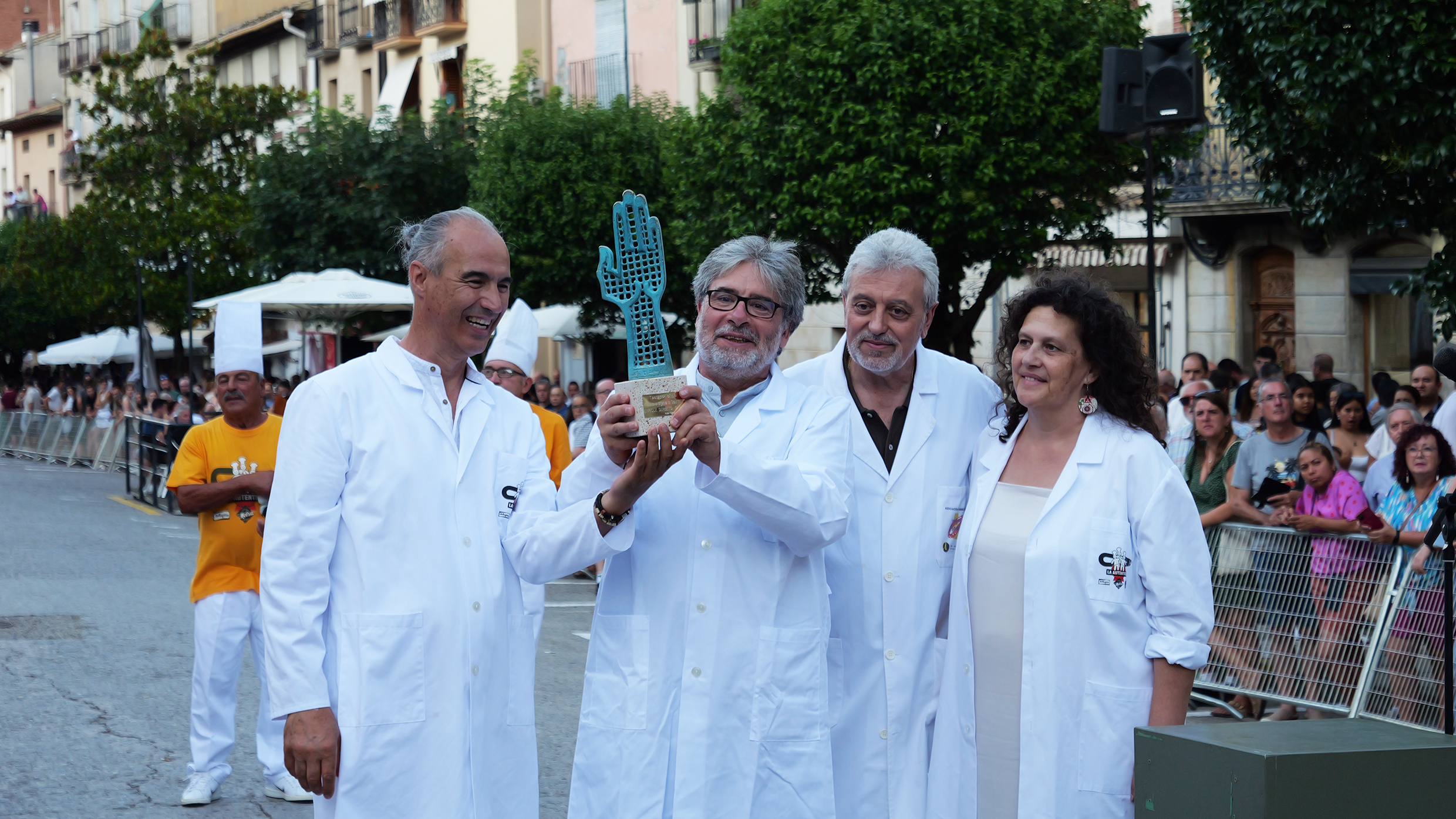 Enrique Serbeto, cuando recibió en Graus el trofeo de Tastador.