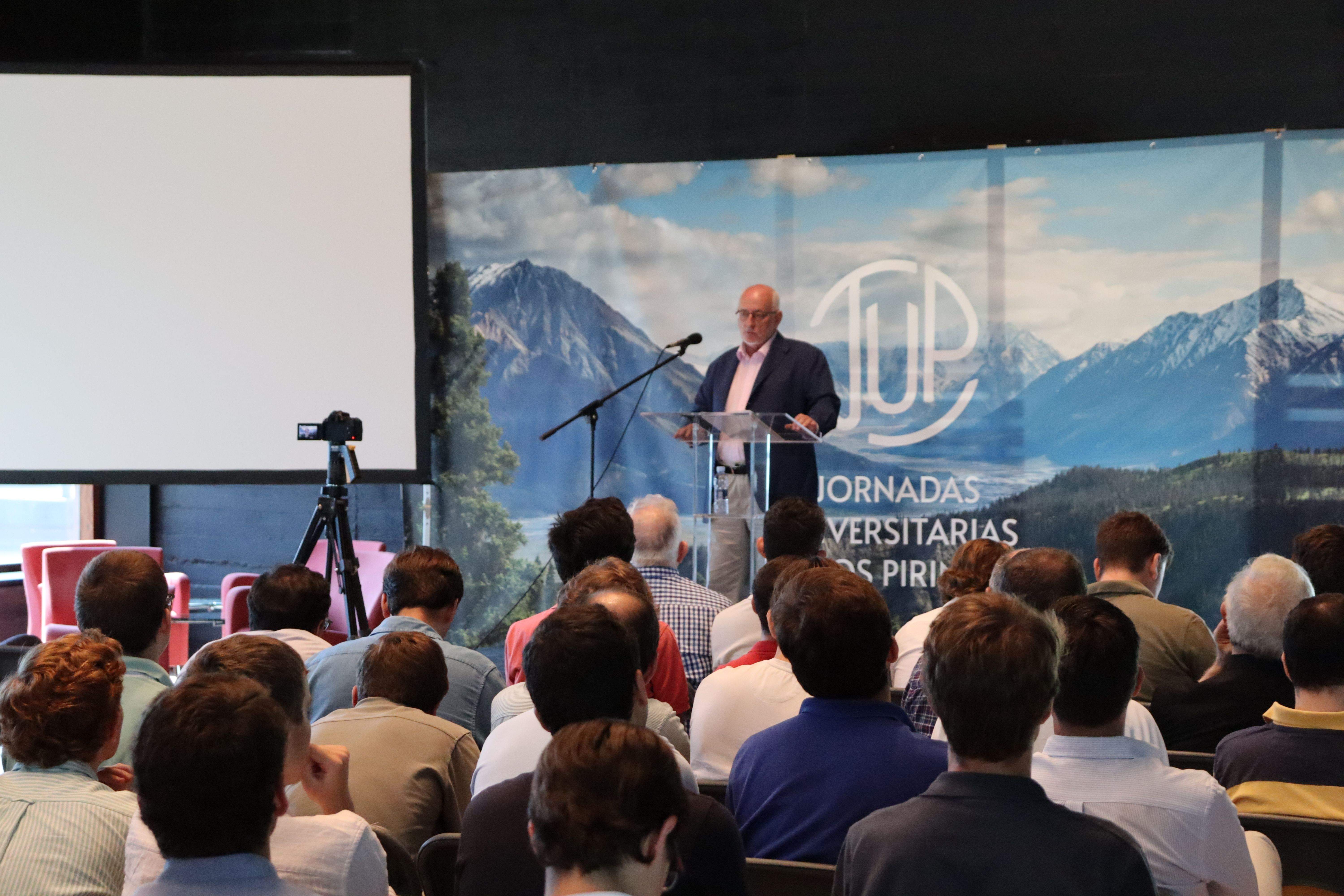 Benigno Blanco ha participado en las Jornadas Universitarias de los Pirineos.