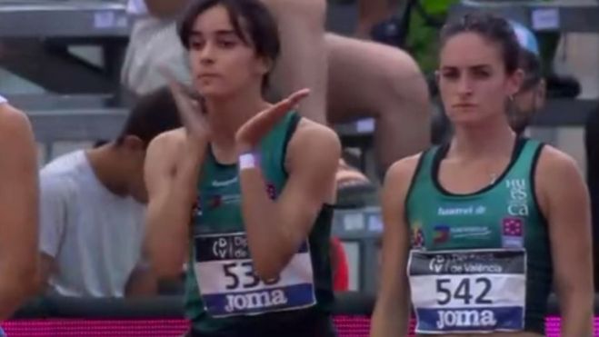 Cristina Espejo, junto con Naima Ait momentos antes de la final del 1.500 Cristina Espejo, junto con Naima Ait momentos antes de la final del 1.500