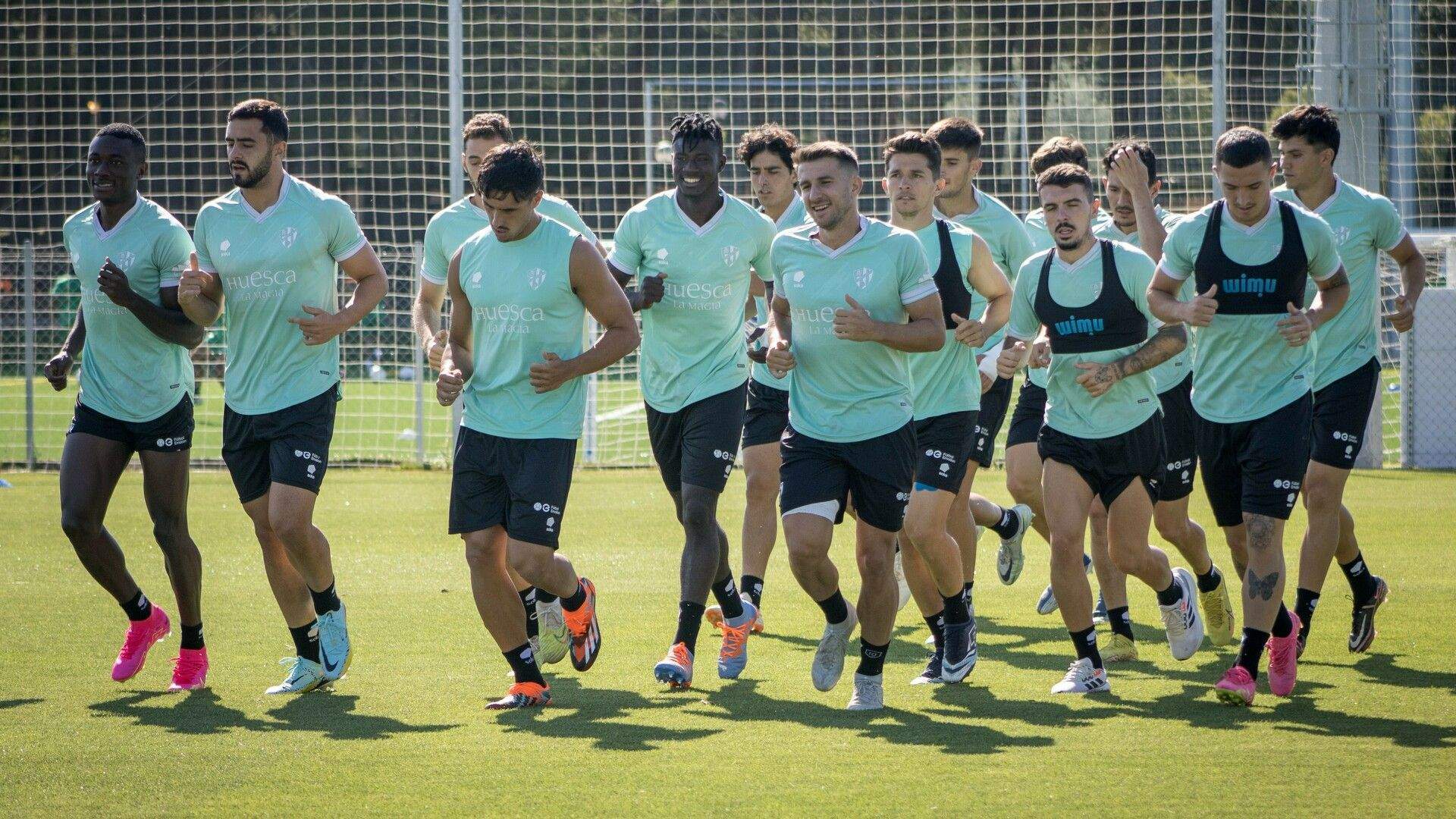 Un momento de un entrenamiento de la SD Huesca. Un momento de un entrenamiento de la SD Huesca.
