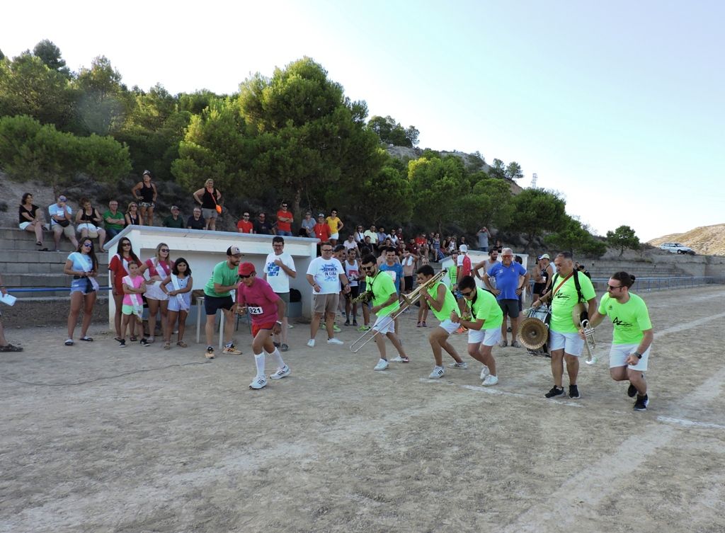 Carrera de la Charanga. El veterano Gustavo Arteaga haciendo de liebre