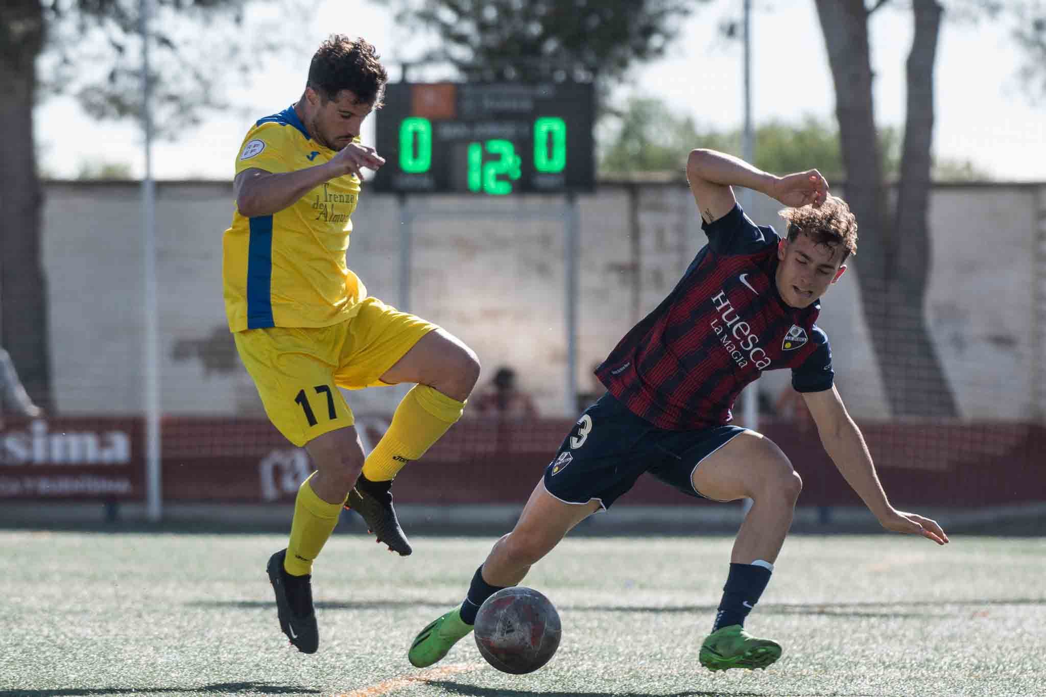 Amandi, jugador del Huesca B, en un partido ante el Almudévar la pasada temporada. Amandi, jugador del Huesca B, en un partido ante el Almudévar la pasada temporada.