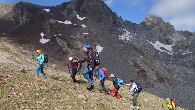 3 la cresta del Pic Long con los restos del antiguo glaciar 3 la cresta del Pic Long con los restos del antiguo glaciar