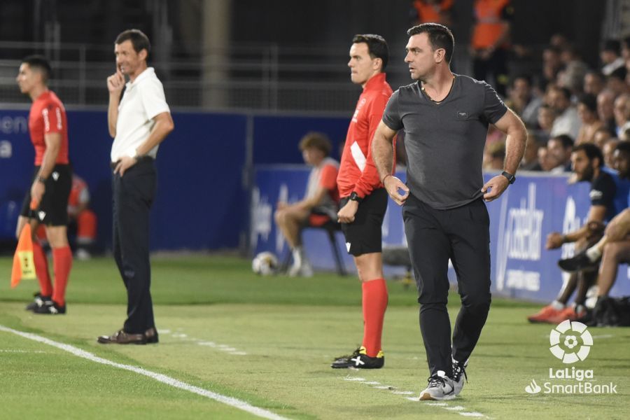 Cuco Ziganda y Pablo Guede, los entrenadores de Huesca y Málaga. Cuco Ziganda y Pablo Guede, los entrenadores de Huesca y Málaga.