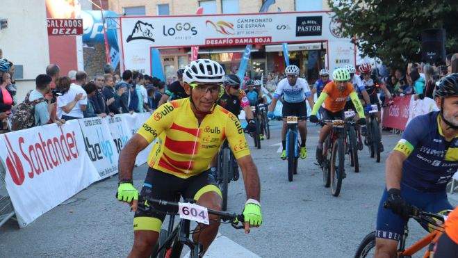 Armando Vidal, en las calles de Ramales de la Victoria Armando Vidal, en las calles de Ramales de la Victoria