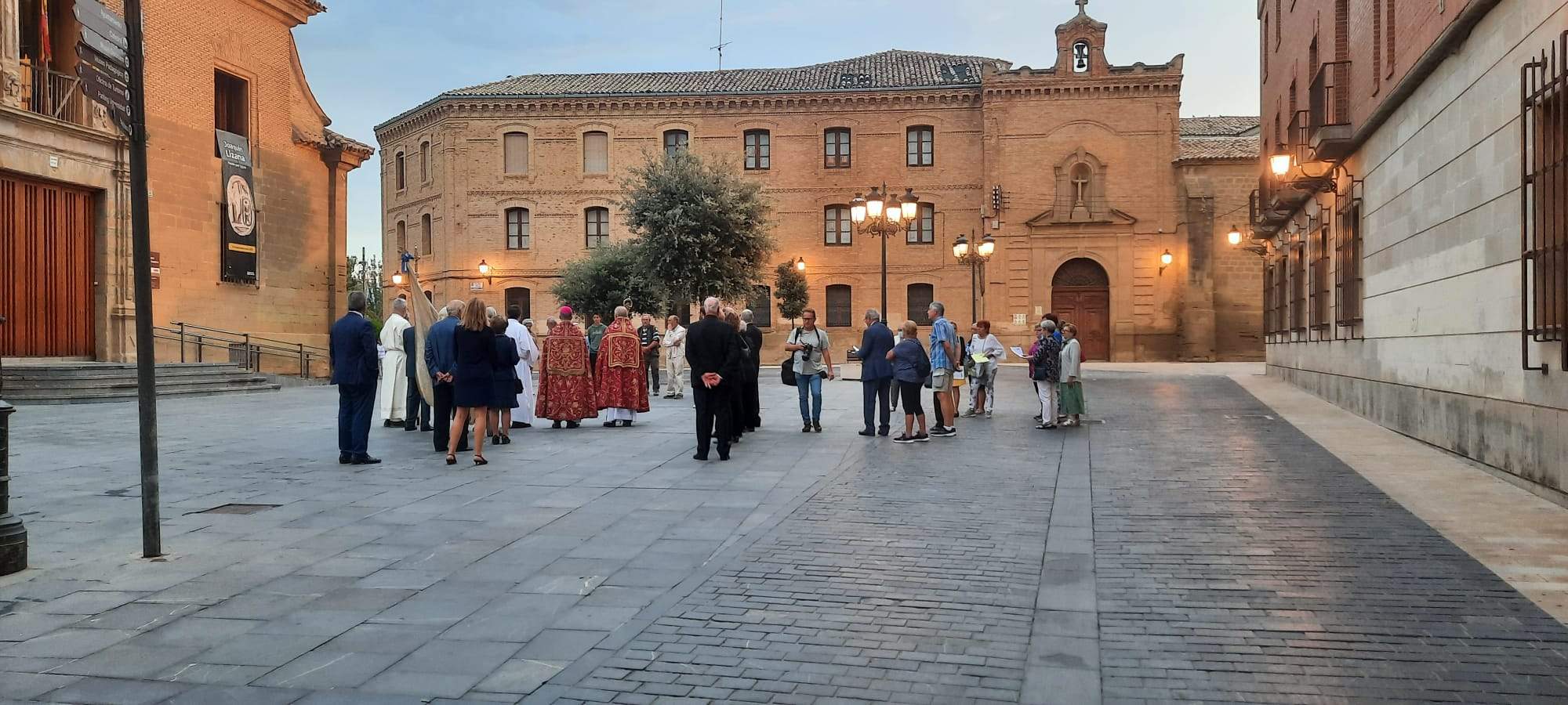Recepción a los peregrinos en la plaza Universidad.