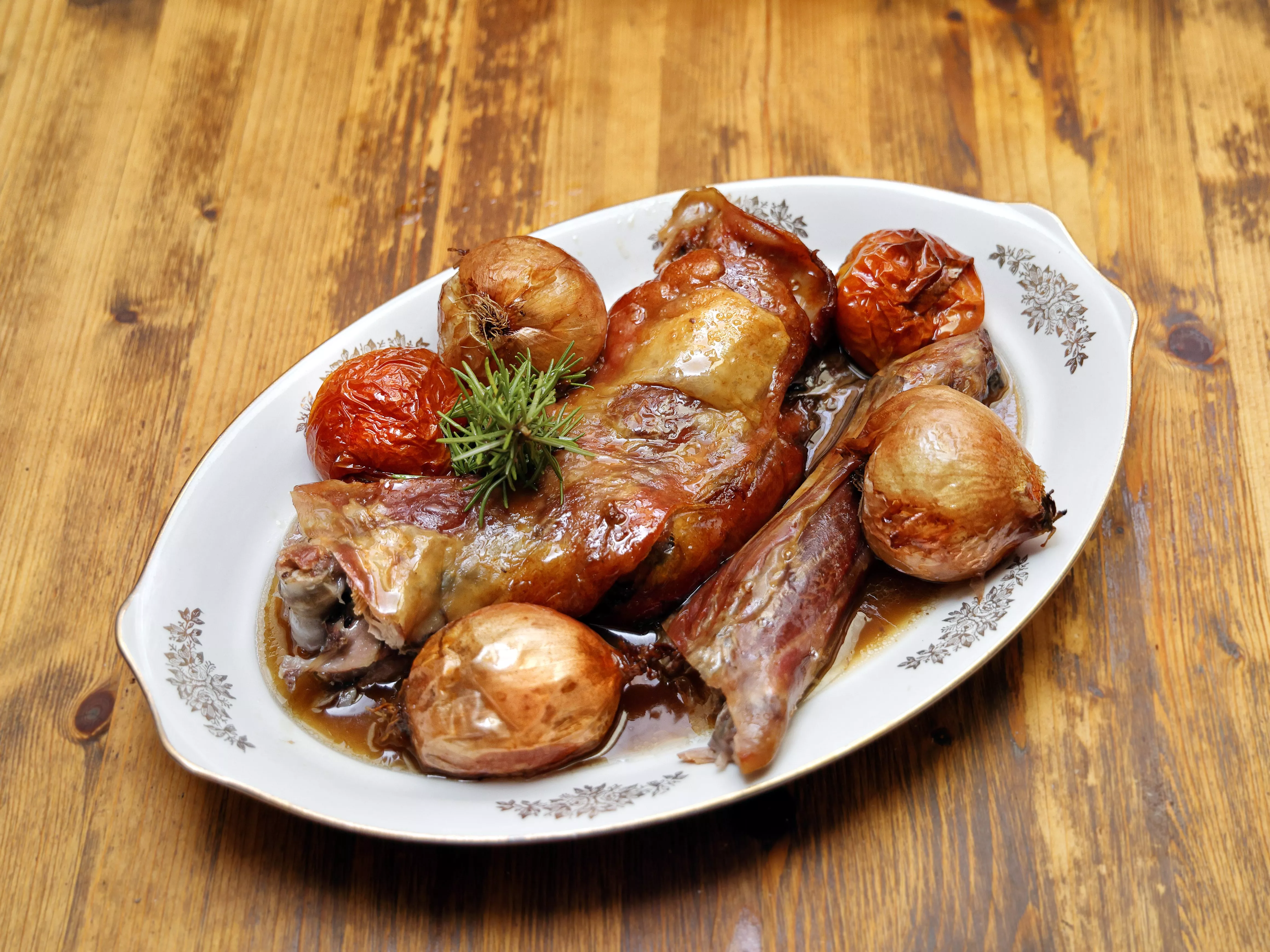 Paletilla asada de Ternasco de Aragón Posada La Lola Buera.