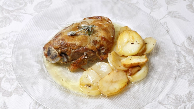 Ternasco de Aragón asado Casa Pardina Alquezar (002) Ternasco de Aragón asado Casa Pardina Alquezar (002)