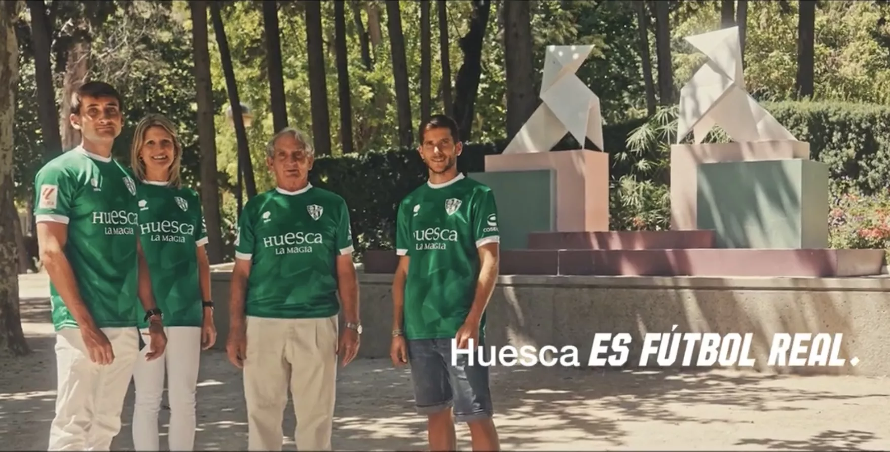 Los danzantes, protagonistas en el video promocional que ha lanzado el Huesca este miércoles para presentar su tercera camiseta. 