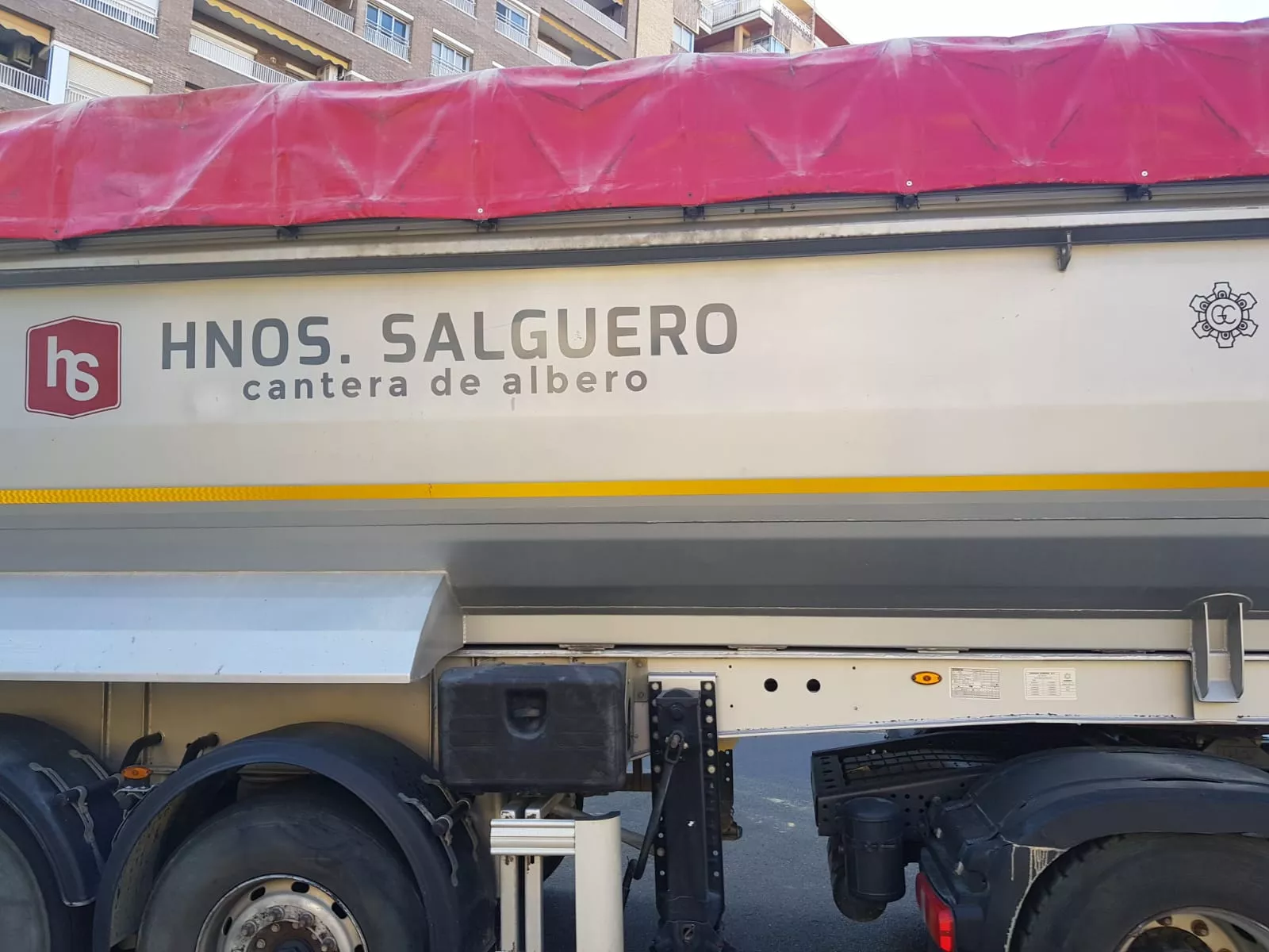 Renovación del albero de la Plaza de Toros de Huesca. Foto Pepe López Puy
