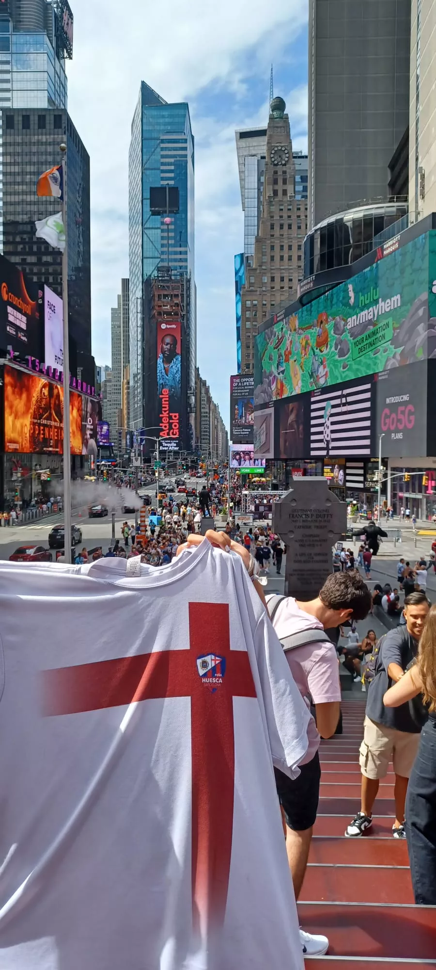 Camiseta de San Jorge del Huesca en Nueva York.