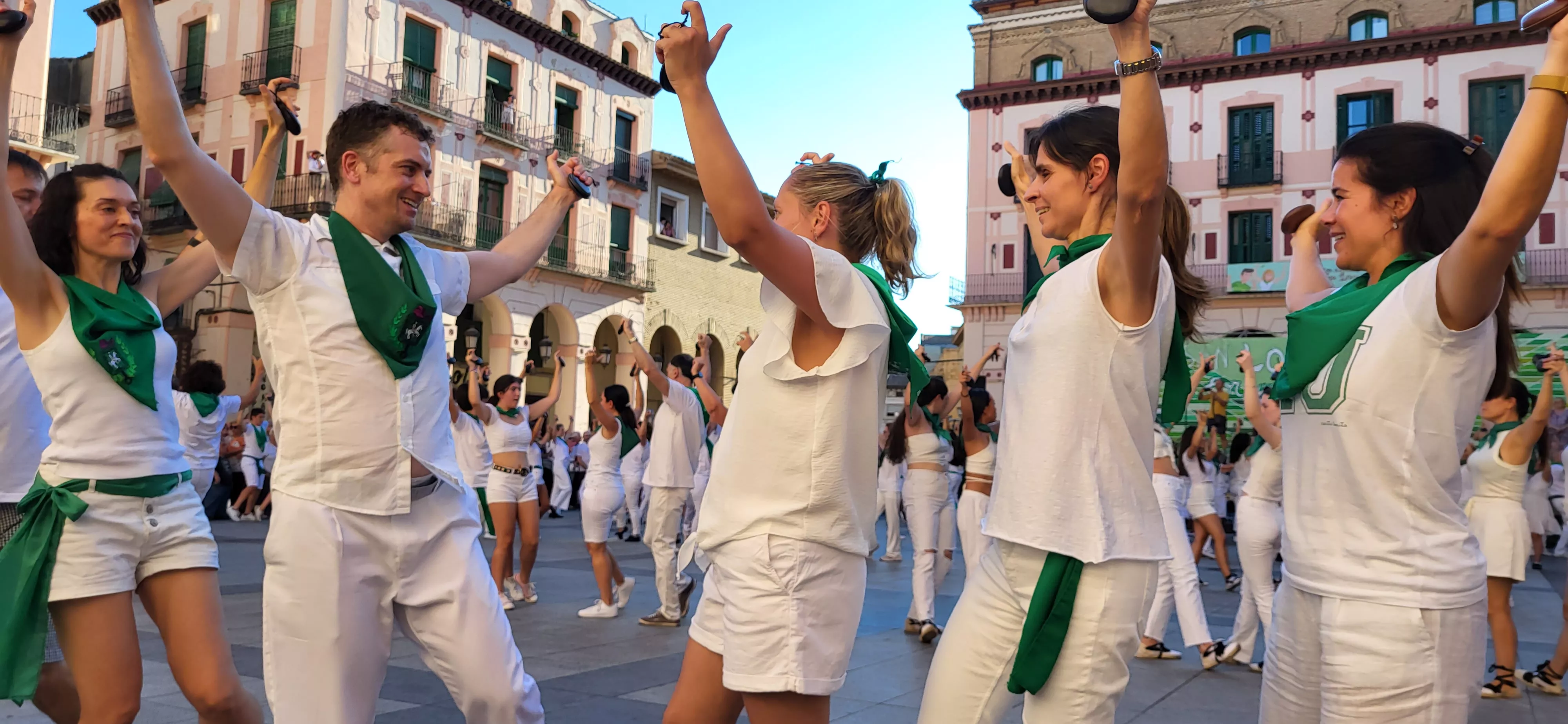 Baile de La Jota de San Lorenzo en la plaza López Allué. Foto: Mercedes Manterola