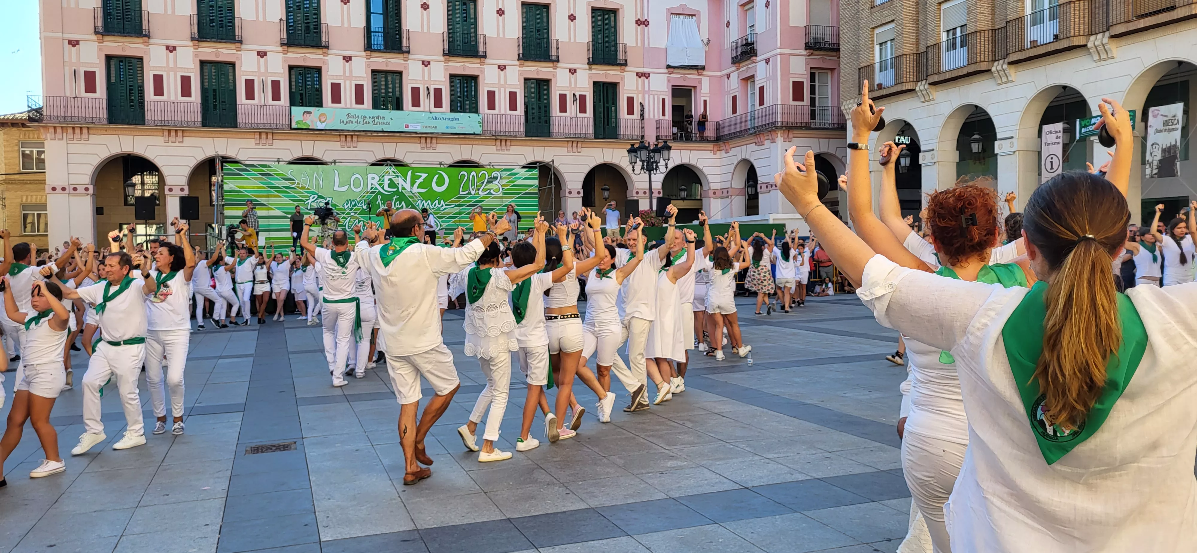 Baile de La Jota de San Lorenzo en la plaza López Allué. Foto: Mercedes Manterola