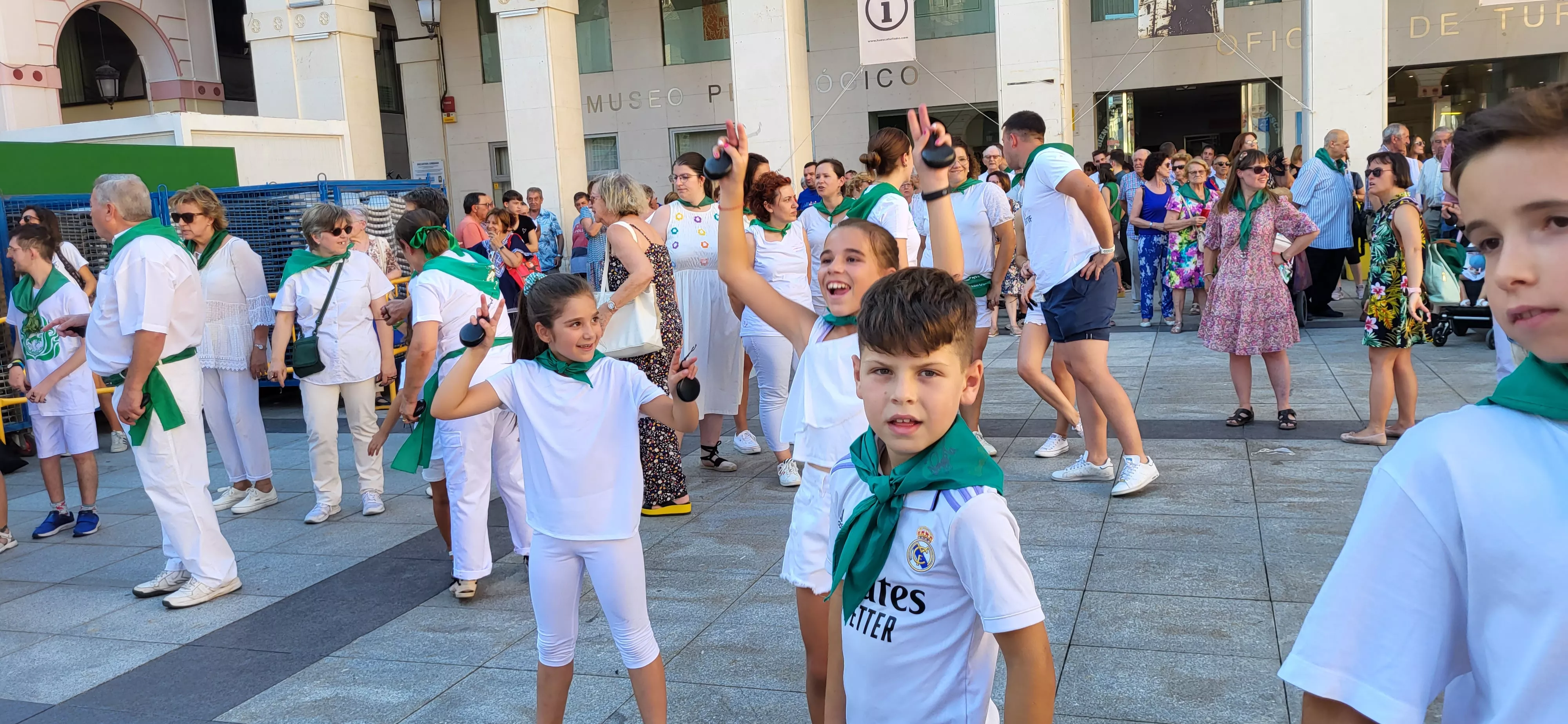 Baile de La Jota de San Lorenzo en la plaza López Allué. Foto: Mercedes Manterola