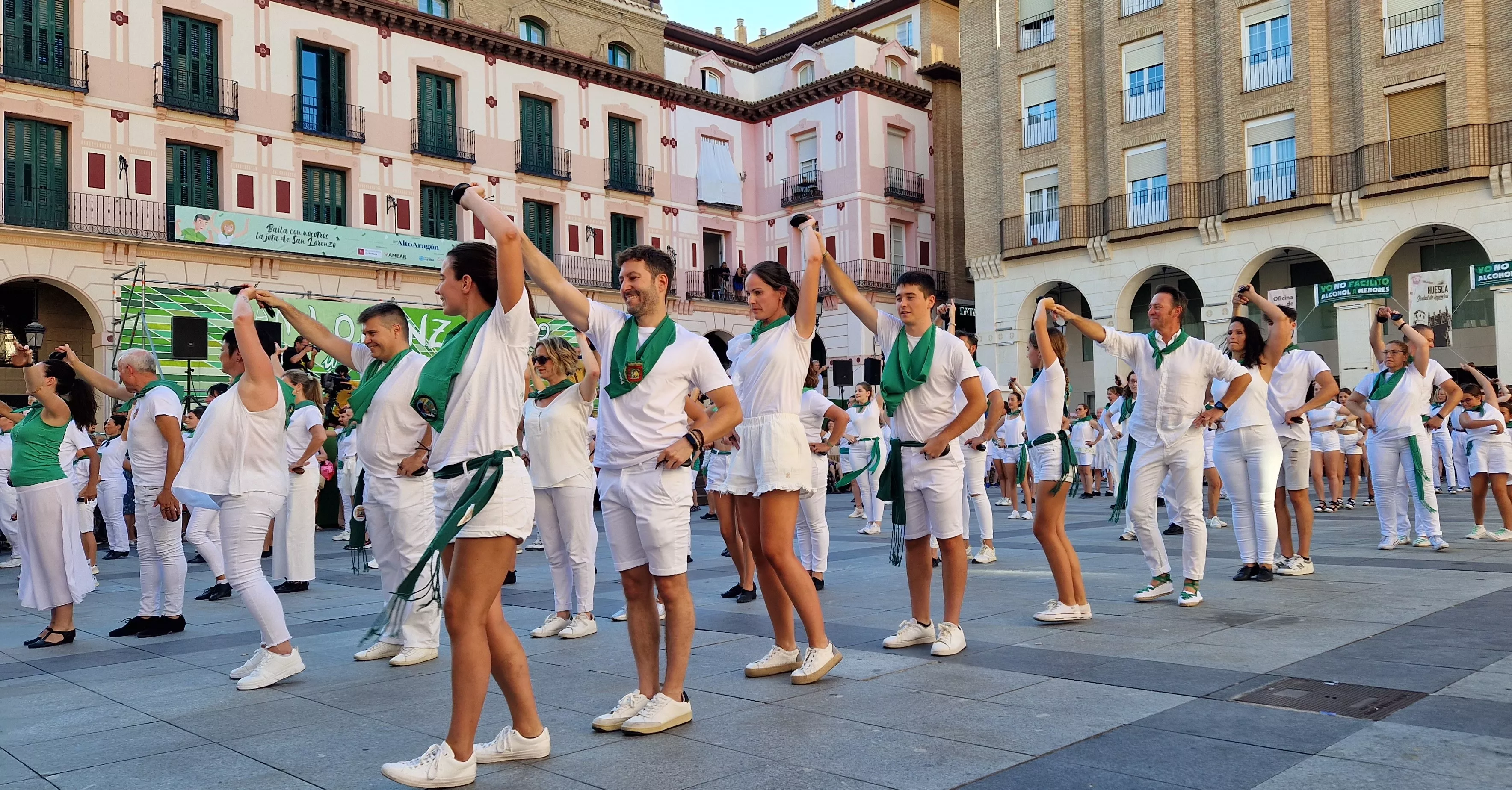 Baile de La Jota de San Lorenzo en la plaza López Allué. Foto: Myriam Martínez