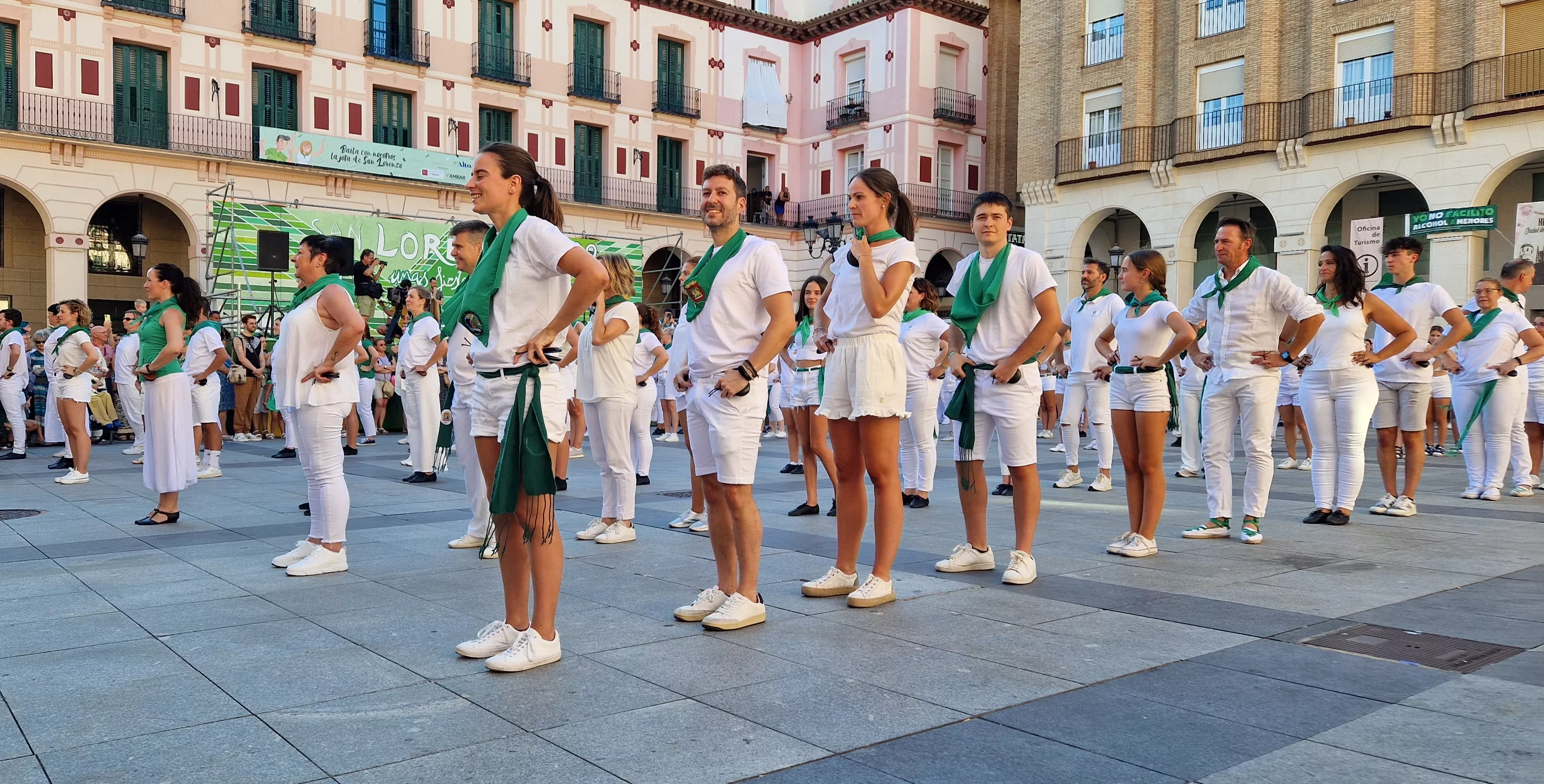 Baile de La Jota de San Lorenzo en la plaza López Allué. Foto: Myriam Martínez