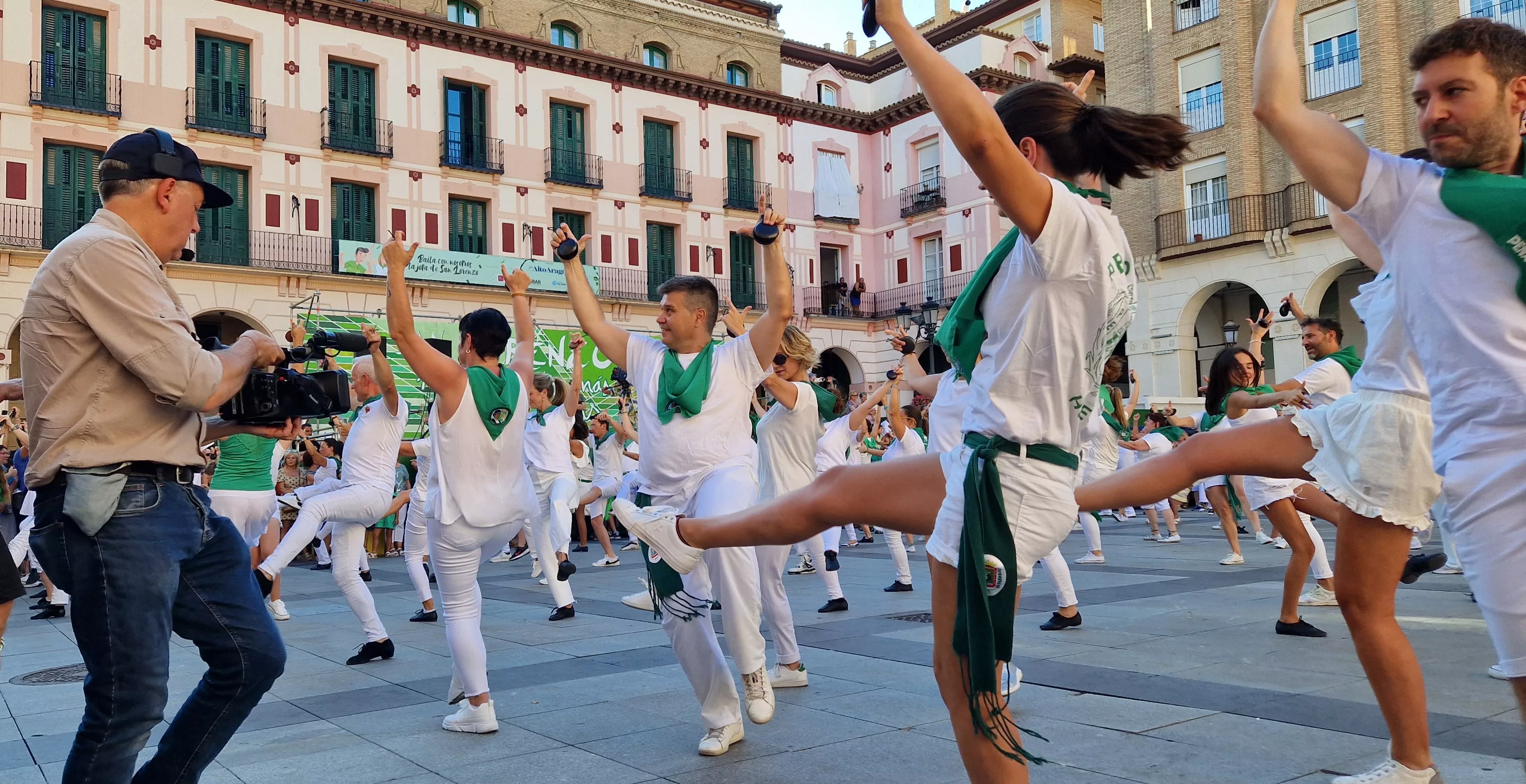 Baile de La Jota de San Lorenzo en la plaza López Allué. Foto: Myriam Martínez