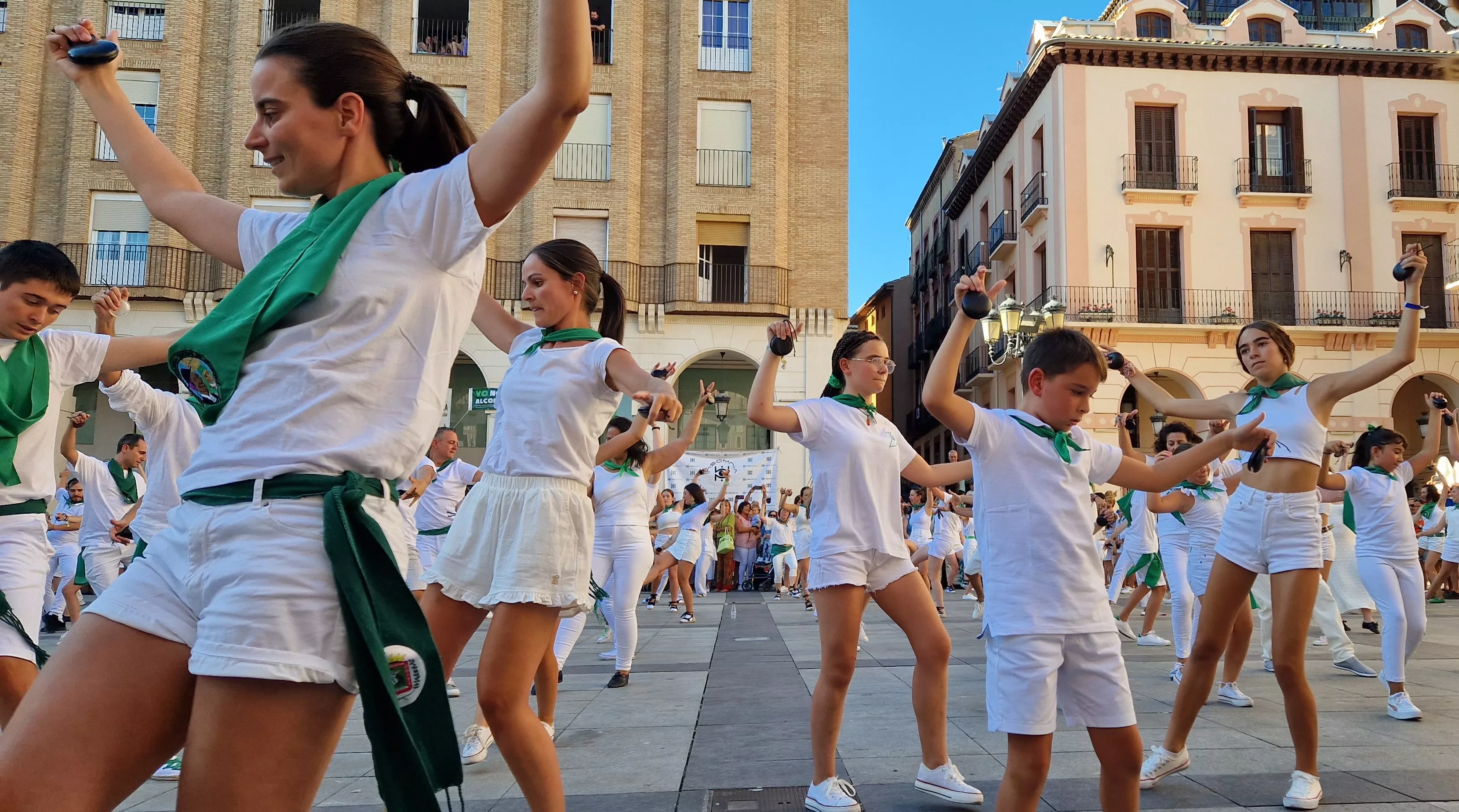 Baile de La Jota de San Lorenzo en la plaza López Allué. Foto: Myriam Martínez