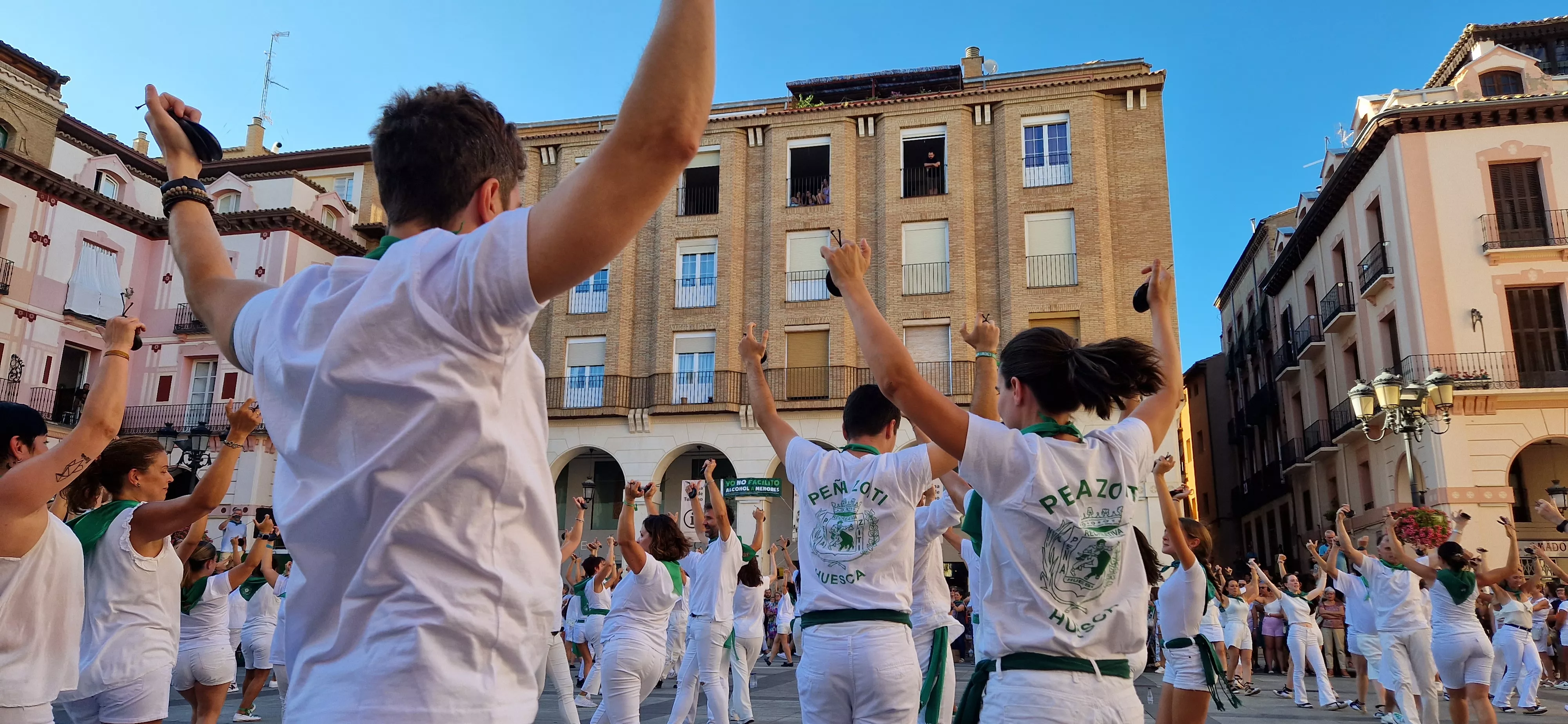 Baile de La Jota de San Lorenzo en la plaza López Allué. Foto: Myriam Martínez